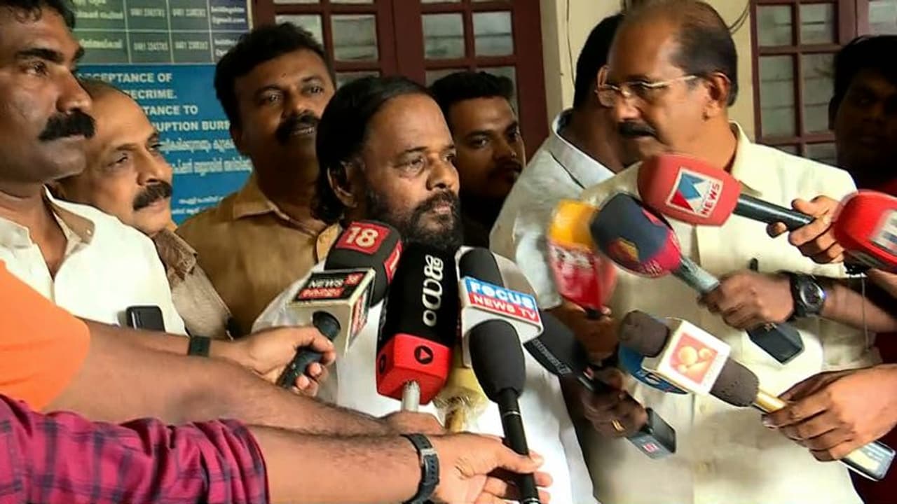 തർക്കം, സമരം, തല്ല്, ഒടുവിൽ പരിഹാരം; തിരുവാർപ്പിലെ സിഐടിയു ബസുടമ പ്രശ്നത്തിന് പരിഹാരം