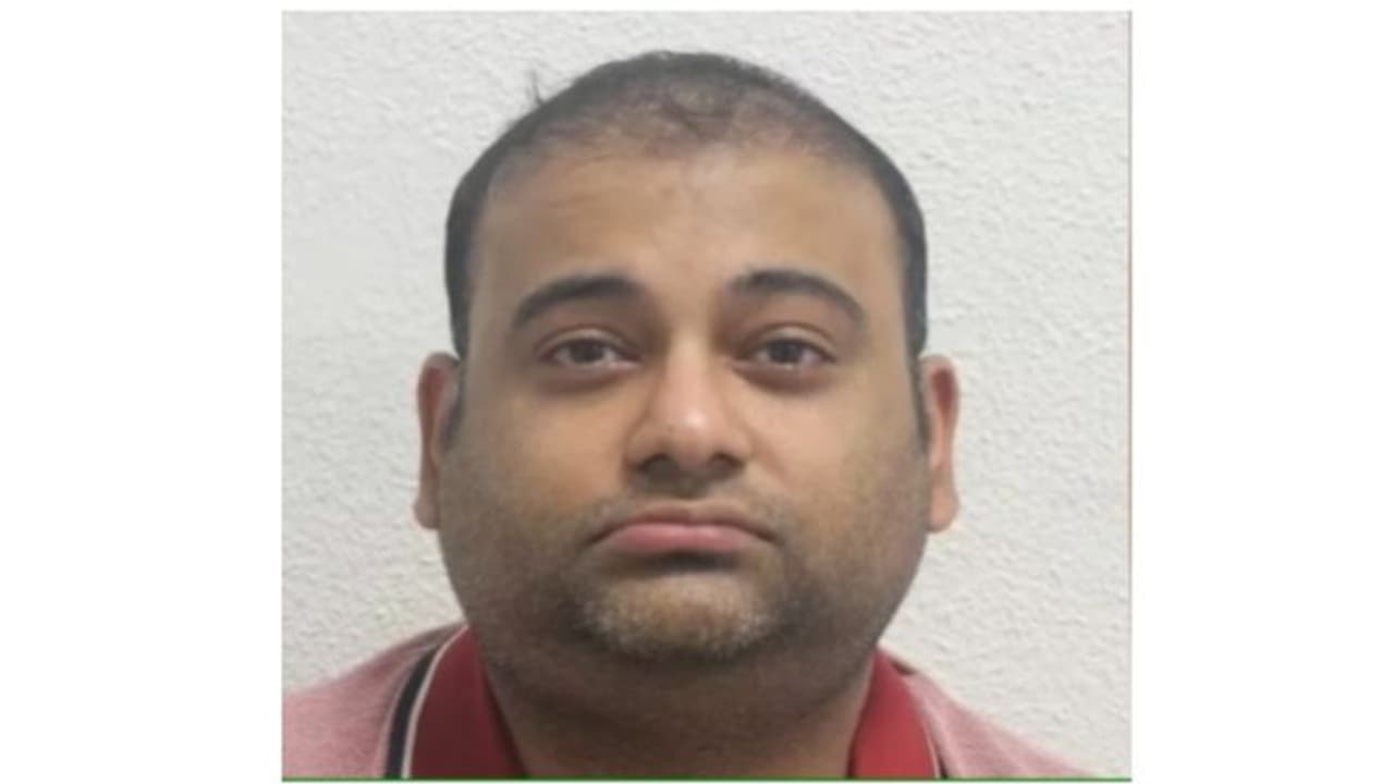 കുട്ടികളുടെ അശ്ലീല ദൃശ്യങ്ങള് പ്രസിദ്ധീകരിച്ച വെബ്സൈറ്റ് നടത്തിയതിന് ഇന്ത്യന് ഡോക്ടര് യുകെയില് ജയിലിലായി കുട്ടികളുടെ അശ്ലീല ദൃശ്യങ്ങള് പ്രസിദ്ധീകരിച്ച വെബ്സൈറ്റ് നടത്തിയതിന് ഇന്ത്യന് ഡോക്ടര് യുകെയില് ജയിലിലായി