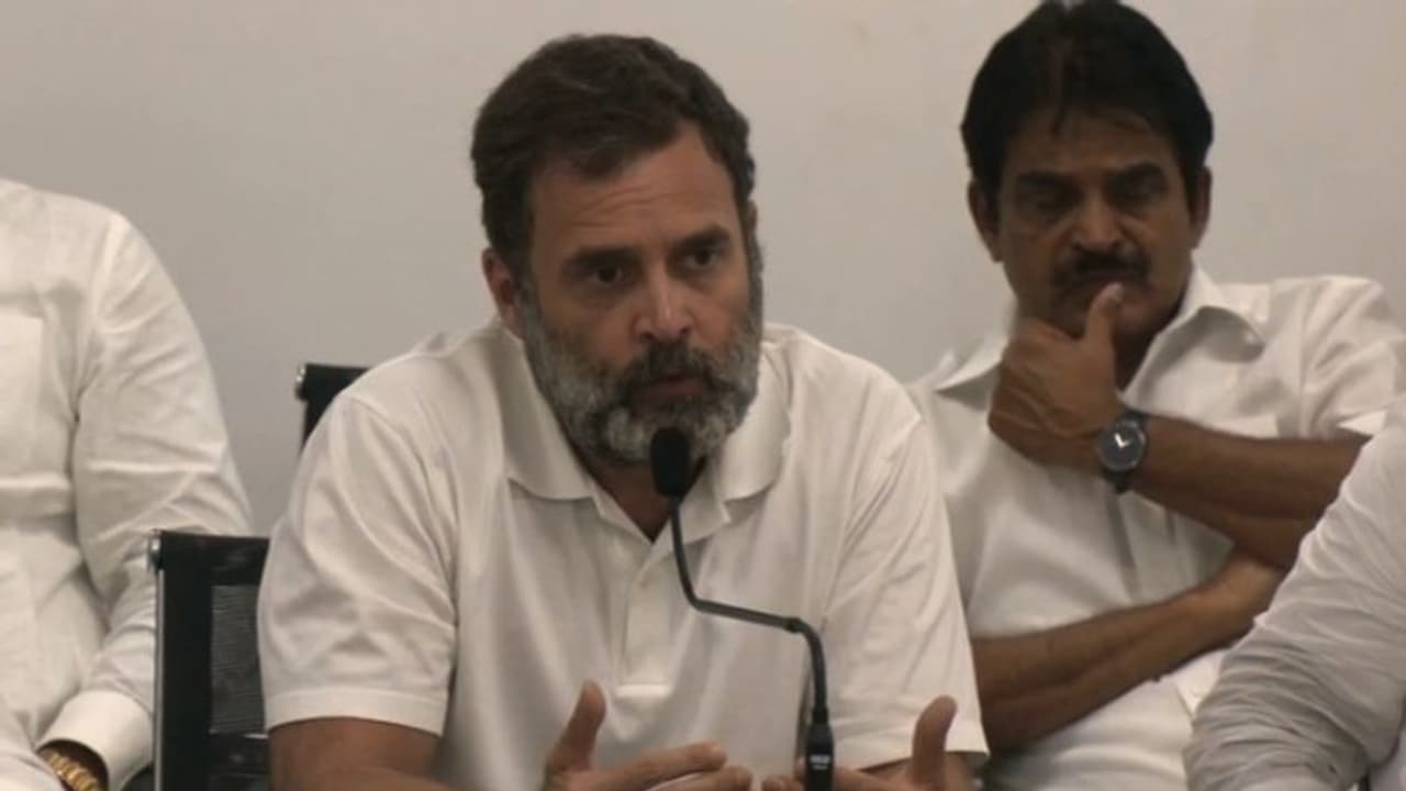 కాంగ్రెస్ జనగర్జన సభ.. ఖమ్మం చేరుకున్న రాహుల్, వేదికపై ముద్దాడిన గద్ధర్