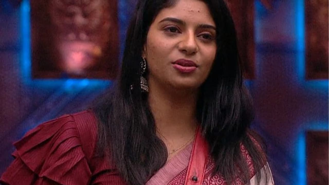 'ദുല്‍ഖറിനേക്കാള്‍ ഉയരം, ഫ്രീക്കനല്ല, സ്റ്റൈലിഷാണ്', തന്റെ മുൻ കാമുകനെ വിവരിച്ച് റെനീഷ