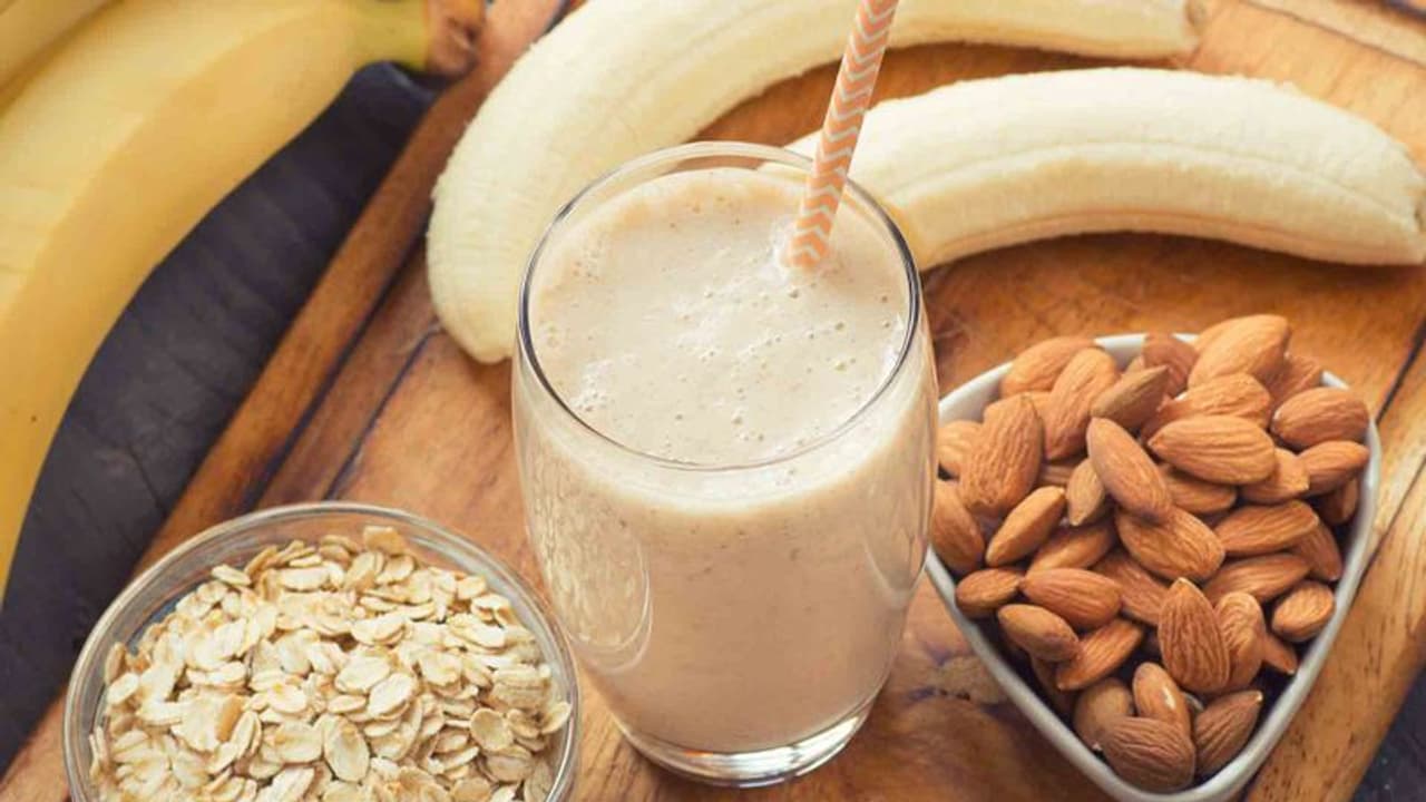 ബദാമും ഓട്സും കൊണ്ടൊരു ഹെൽത്തി സ്മൂത്തി ; ഈസി റെസിപ്പി 