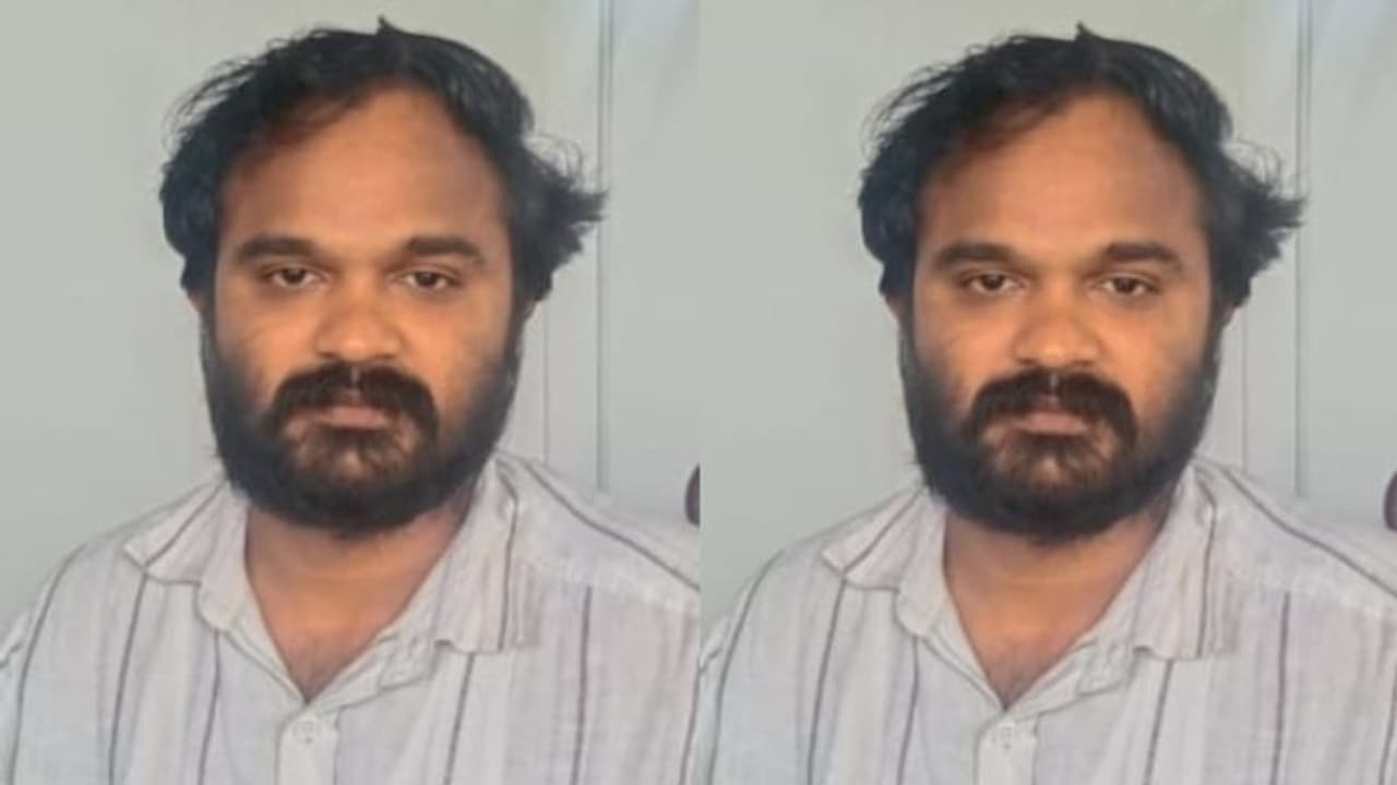 കോഴിക്കോട് കേന്ദ്രീകരിച്ച് മയക്കുമരുന്ന് ഇടപാടുകളിലെ പ്രധാന കണ്ണി പൊലീസിന്റെ പിടിയിൽ കോഴിക്കോട് കേന്ദ്രീകരിച്ച് മയക്കുമരുന്ന് ഇടപാടുകളിലെ പ്രധാന കണ്ണി പൊലീസിന്റെ പിടിയിൽ