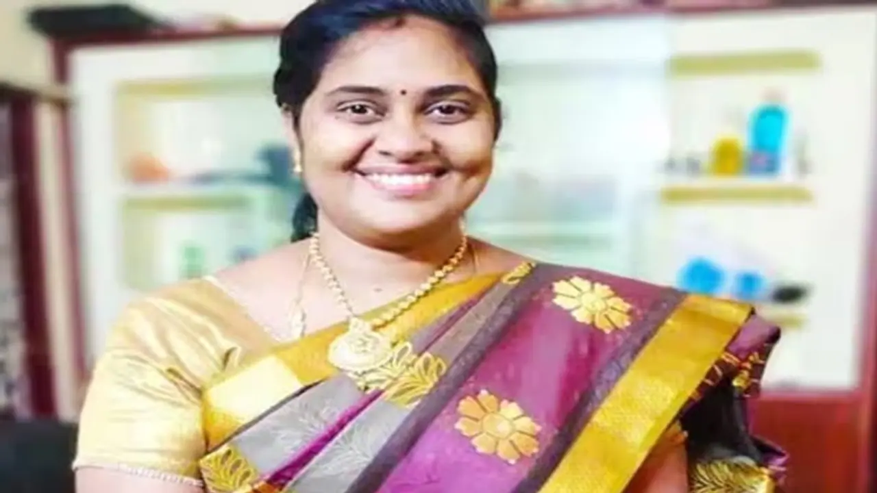 பார் உரிமையாளர்களிடம் வசூல் வேட்டை? ராஜேஸ்வரி பிரியா மீது புகார்! பார் உரிமையாளர்களிடம் வசூல் வேட்டை? ராஜேஸ்வரி பிரியா மீது புகார்!