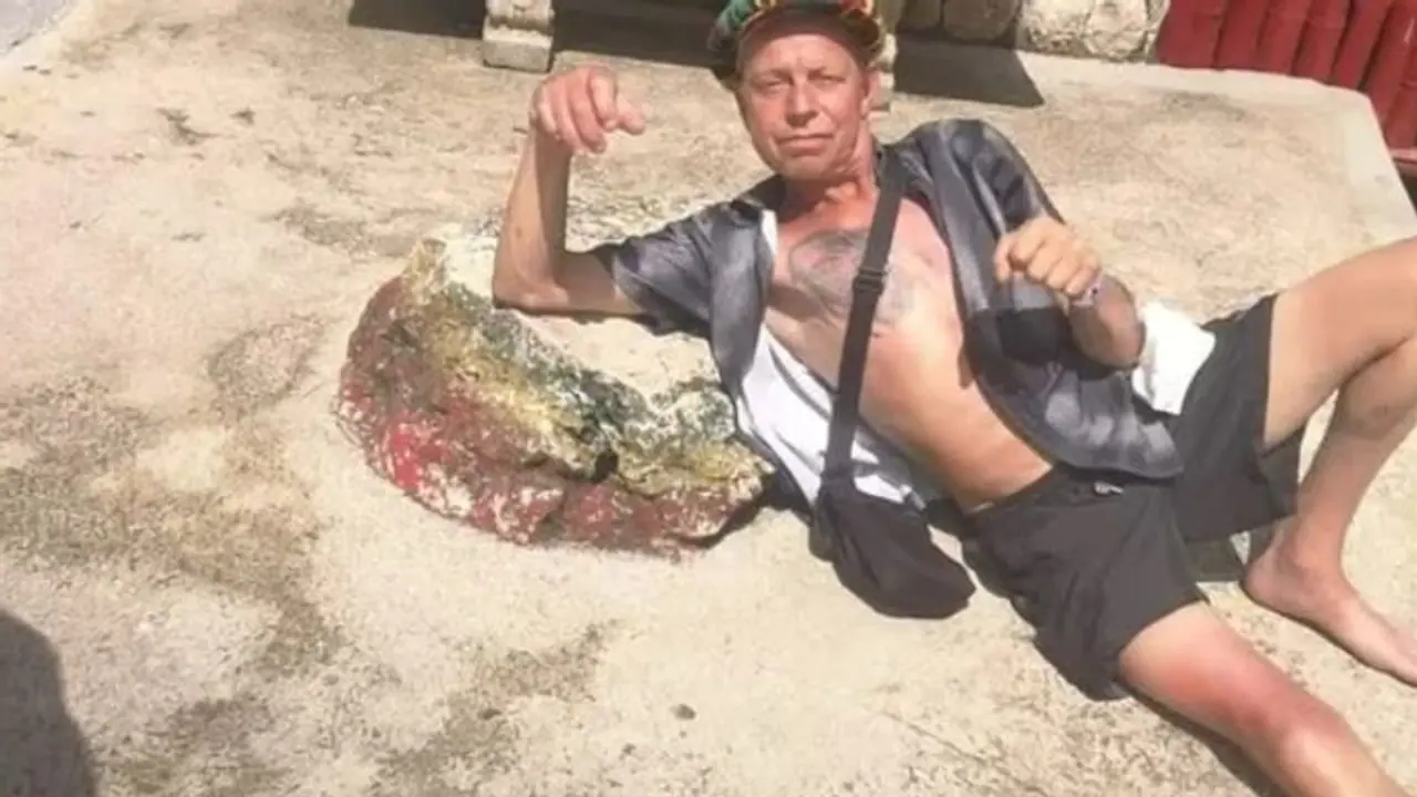 குடும்பத்தோடு சுற்றுலா.. பாரில் இருந்த 21 வகை "Cocktails".. அத்தனைக்கும் ஆசைப்பட்டு உயிரைவிட்ட டூரிஸ்ட்! குடும்பத்தோடு சுற்றுலா.. பாரில் இருந்த 21 வகை "Cocktails".. அத்தனைக்கும் ஆசைப்பட்டு உயிரைவிட்ட டூரிஸ்ட்!