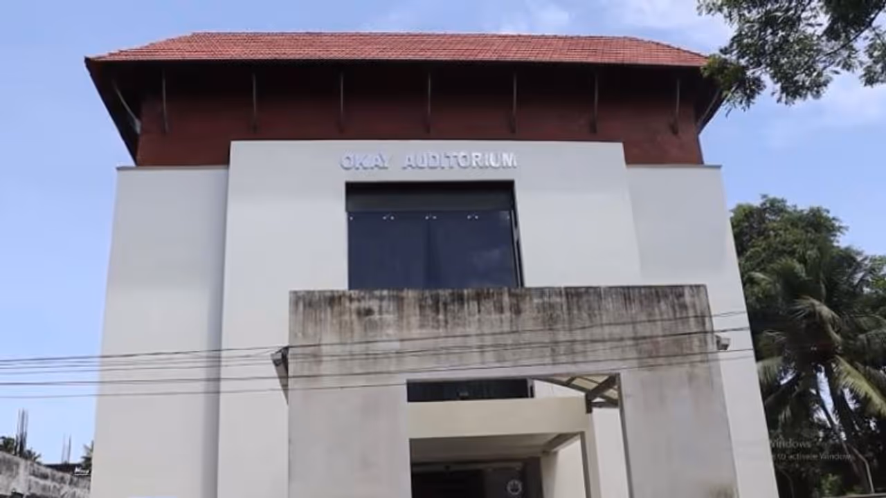 വിളി കേൾക്കാൻ പോലും ആരുമില്ല, നിസഹായനായി 12 മണിക്കൂറിലധികം ലിഫ്റ്റിൽ, ഒടുവിൽ രക്ഷയ്ക്കെത്തിയത് വീട്ടുകാർ തന്നെ