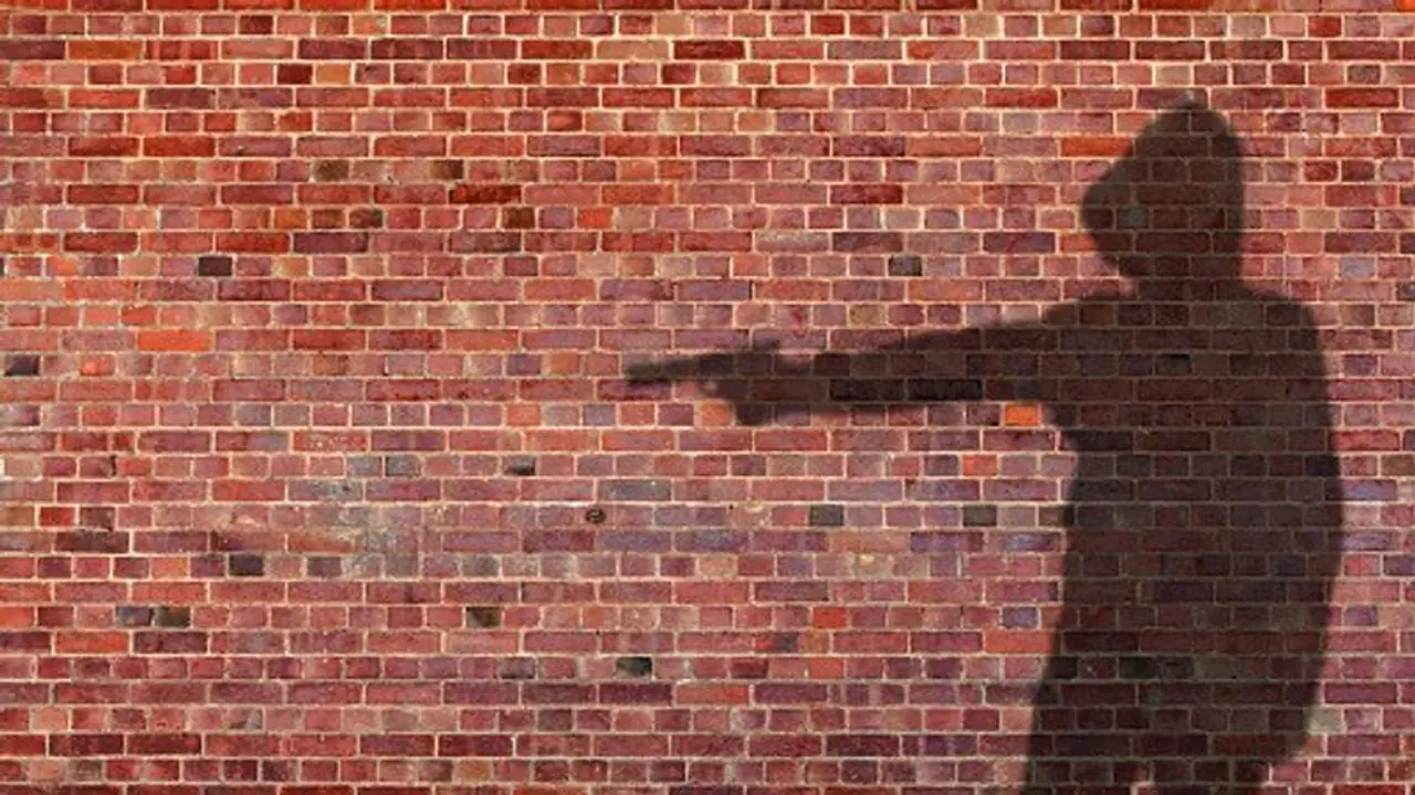 തോക്ക് ചൂണ്ടി കൊള്ള, പിന്നാലെ യുവതിയോട് ഡേറ്റിംഗിന് വരണമെന്നും ഫേസ്ബുക്ക് ഫ്രണ്ട് ആക്കണമെന്നും കള്ളന്‍ ! 