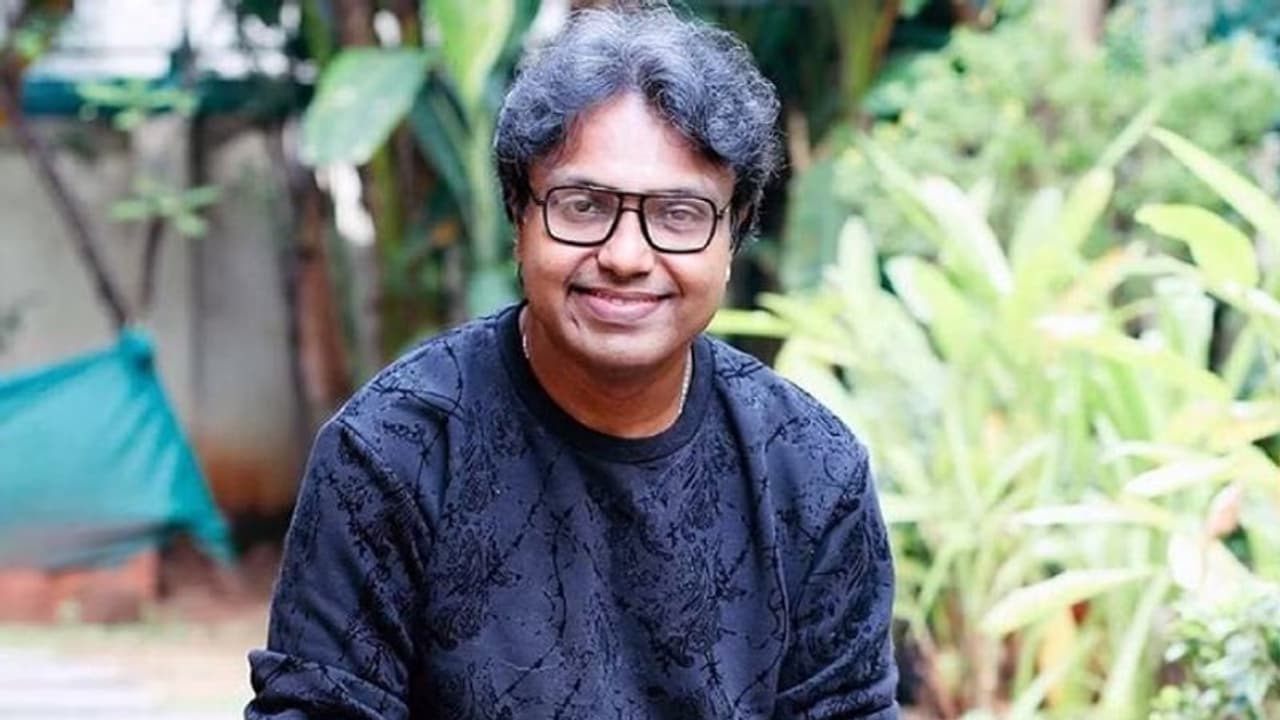 மொத்த குடும்பத்தையும் விபத்தில் இழந்த மாணவி.. தனது உதவிக்கரம் நீட்ட காத்திருக்கும் இமான்! மொத்த குடும்பத்தையும் விபத்தில் இழந்த மாணவி.. தனது உதவிக்கரம் நீட்ட காத்திருக்கும் இமான்!