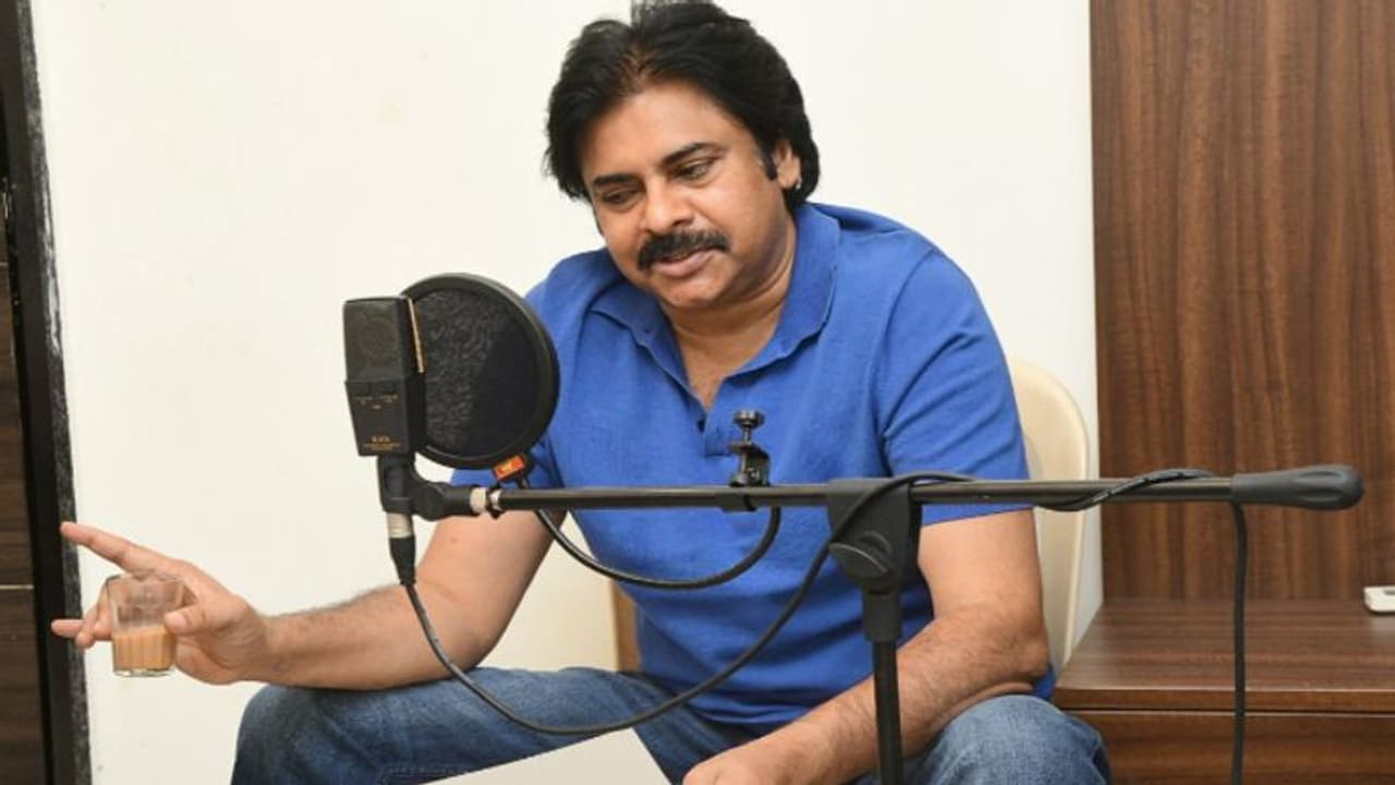 `బ్రో` టీజర్ టైమ్ ఫిక్స్.. పూనకాలకు సిద్ధమవుతున్న పవన్ ఫ్యాన్స్.. `బ్రో` టీజర్ టైమ్ ఫిక్స్.. పూనకాలకు సిద్ధమవుతున్న పవన్ ఫ్యాన్స్..