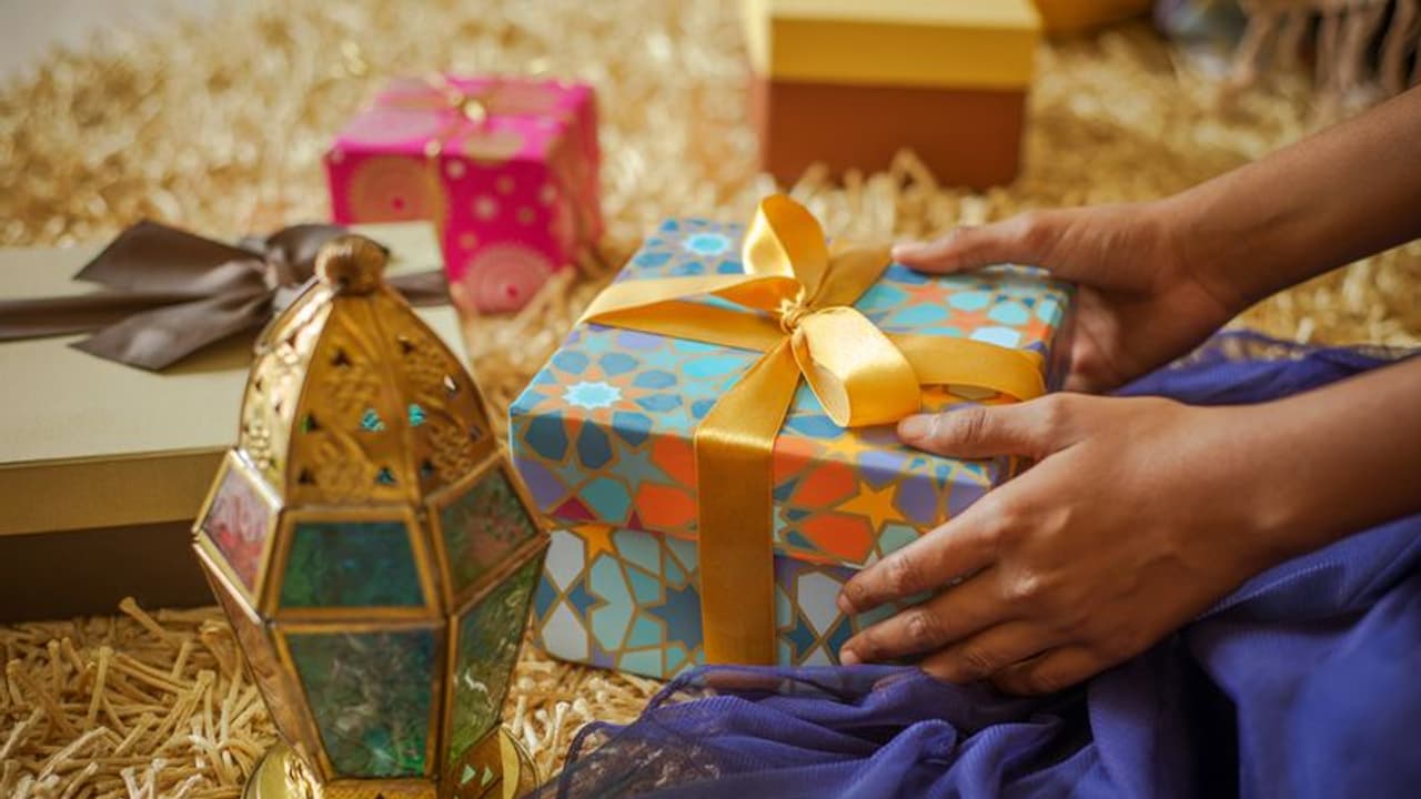 Happy New Year 2024 : இந்தப் புத்தாண்டுக்கு உங்கள் அன்பானவர்களுக்கு ராசிபடி பரிசு கொடுக்க அட்டகாசமான ஐடியா..!