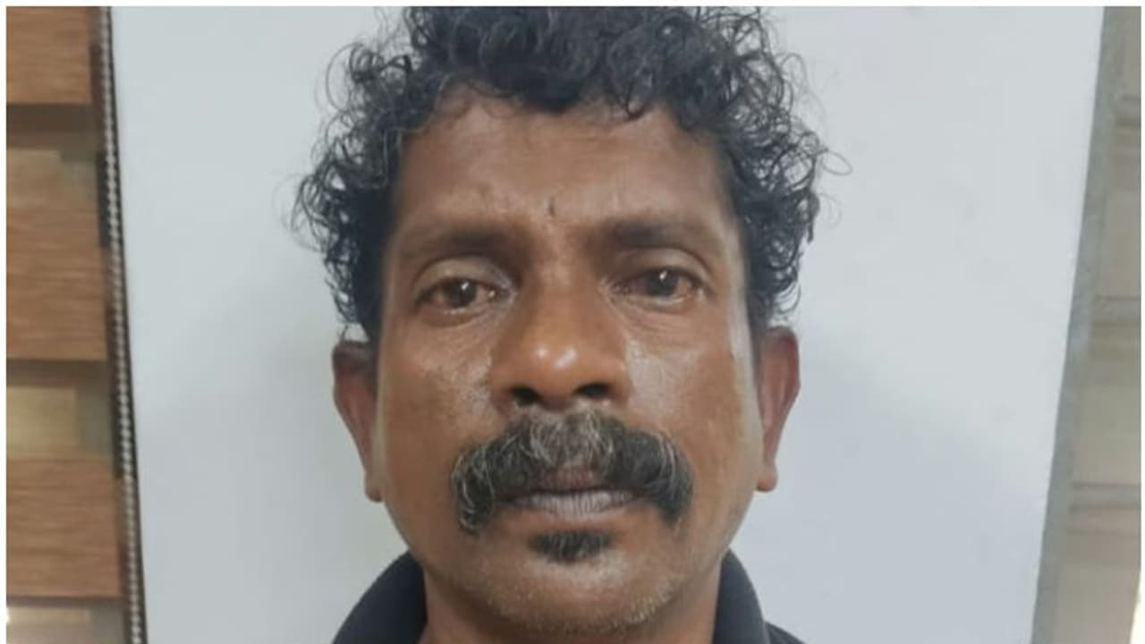 ഭാര്യക്ക് അവിഹിത ബന്ധമെന്ന് സംശയം, ക്രൂരമായി കൊന്നു; ജാമ്യത്തിലിറങ്ങി മുങ്ങിയ പ്രതിയെ വലയിലാക്കി പൊലീസ് ഭാര്യക്ക് അവിഹിത ബന്ധമെന്ന് സംശയം, ക്രൂരമായി കൊന്നു; ജാമ്യത്തിലിറങ്ങി മുങ്ങിയ പ്രതിയെ വലയിലാക്കി പൊലീസ്