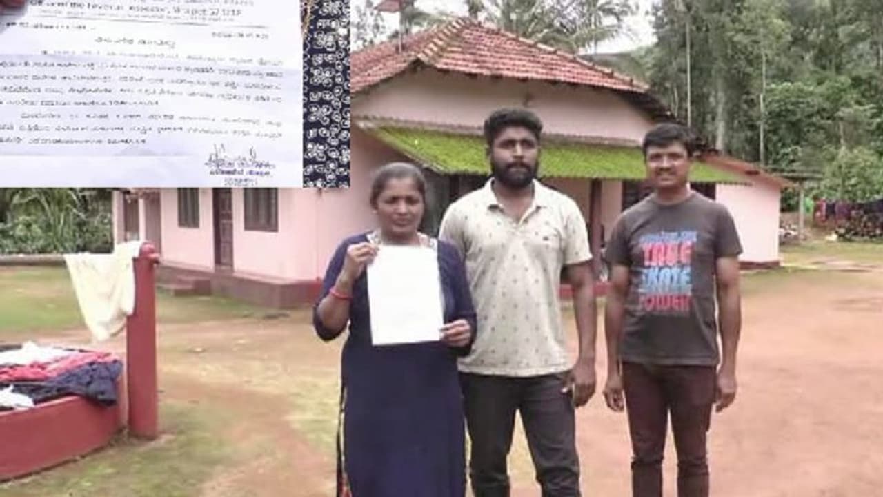 ಕೊಡಗಿನಲ್ಲಿ ಬೆಟ್ಟ ಕುಸಿಯುವ ಆತಂಕ: ತೋರಾ ಗ್ರಾಮದ 20 ಕುಟುಂಬಗಳಿಗೆ ನೋಟಿಸ್! ಕೊಡಗಿನಲ್ಲಿ ಬೆಟ್ಟ ಕುಸಿಯುವ ಆತಂಕ: ತೋರಾ ಗ್ರಾಮದ 20 ಕುಟುಂಬಗಳಿಗೆ ನೋಟಿಸ್!