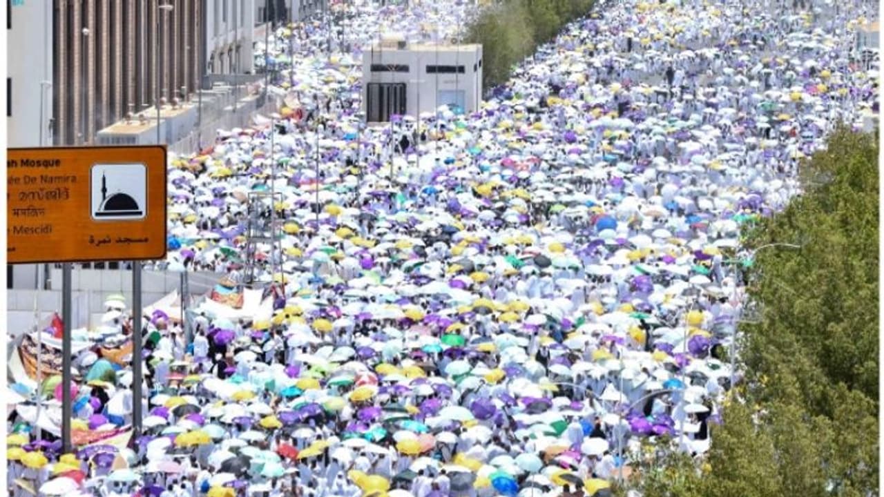 ഇത്തവണ ഹജ്ജിൽ പങ്കെടുക്കുന്നത് 18,45,045 തീർത്ഥാടകർ; 16,60,915 പേരും വിദേശ രാജ്യങ്ങളില് നിന്നെത്തിയവര് ഇത്തവണ ഹജ്ജിൽ പങ്കെടുക്കുന്നത് 18,45,045 തീർത്ഥാടകർ; 16,60,915 പേരും വിദേശ രാജ്യങ്ങളില് നിന്നെത്തിയവര്