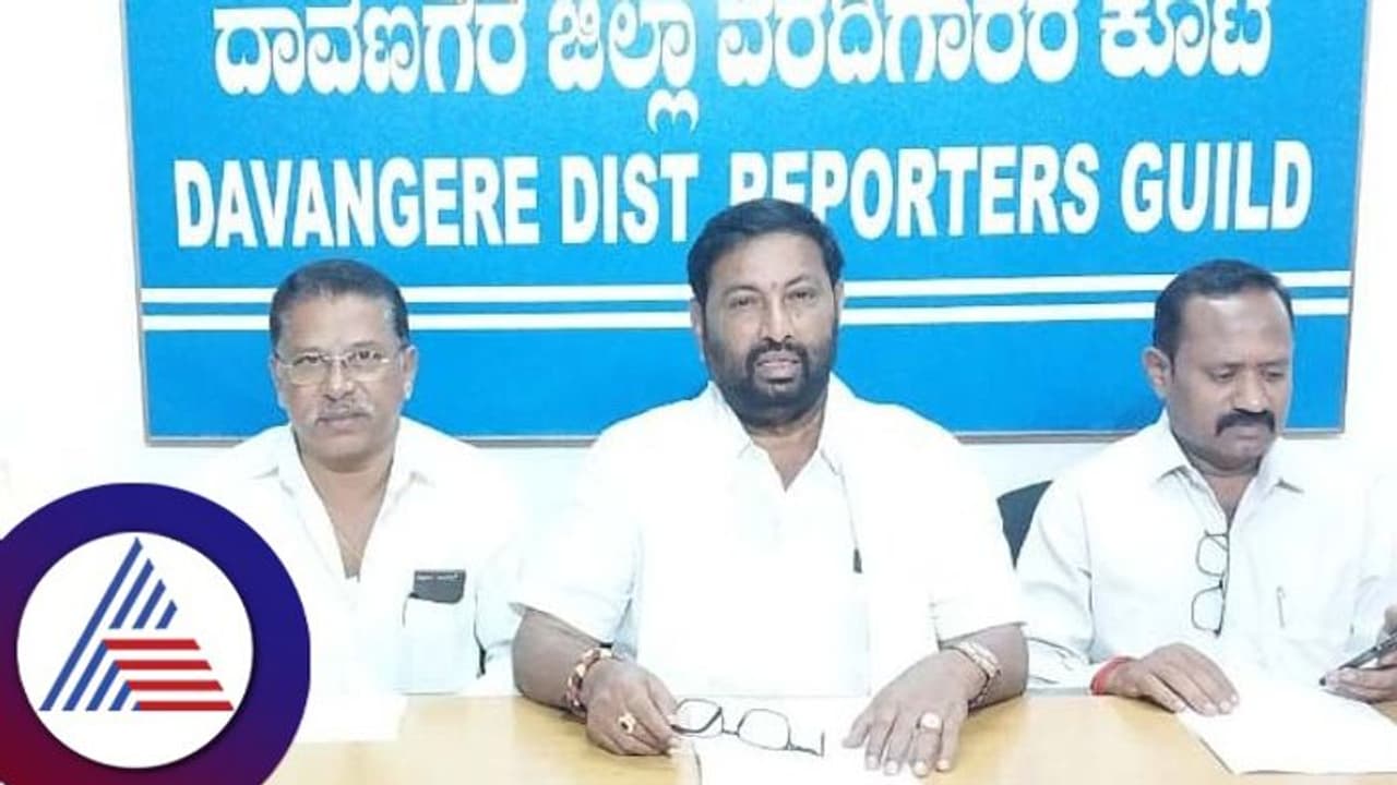 ಶಾಸಕ ಶಾಮನೂರು ಶಿವಶಂಕರಪ್ಪಗೆ 1 ವರ್ಷವಾದರೂ ಸಿಎಂ ಸ್ಥಾನ ನೀಡಿ: ಕಾಂಗ್ರೆಸ್ ಮುಖಂಡ ಒತ್ತಾಯ ಶಾಸಕ ಶಾಮನೂರು ಶಿವಶಂಕರಪ್ಪಗೆ 1 ವರ್ಷವಾದರೂ ಸಿಎಂ ಸ್ಥಾನ ನೀಡಿ: ಕಾಂಗ್ರೆಸ್ ಮುಖಂಡ ಒತ್ತಾಯ