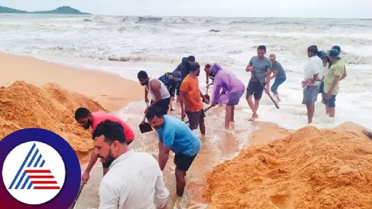 ಸಂಭ್ರಮದ 'ಕೋಡಿ ಕಡಿಯುವ; ಕಾರ್ಯ ಸಂಪನ್ನ ಹಳ್ಳದ ನೀರನ್ನು ಸಮುದ್ರಕ್ಕೆ ಹರಿಬಿಡುವ ವಿಶಿಷ್ಟ ಆಚರಣೆ ಸಂಭ್ರಮದ 'ಕೋಡಿ ಕಡಿಯುವ; ಕಾರ್ಯ ಸಂಪನ್ನ ಹಳ್ಳದ ನೀರನ್ನು ಸಮುದ್ರಕ್ಕೆ ಹರಿಬಿಡುವ ವಿಶಿಷ್ಟ ಆಚರಣೆ