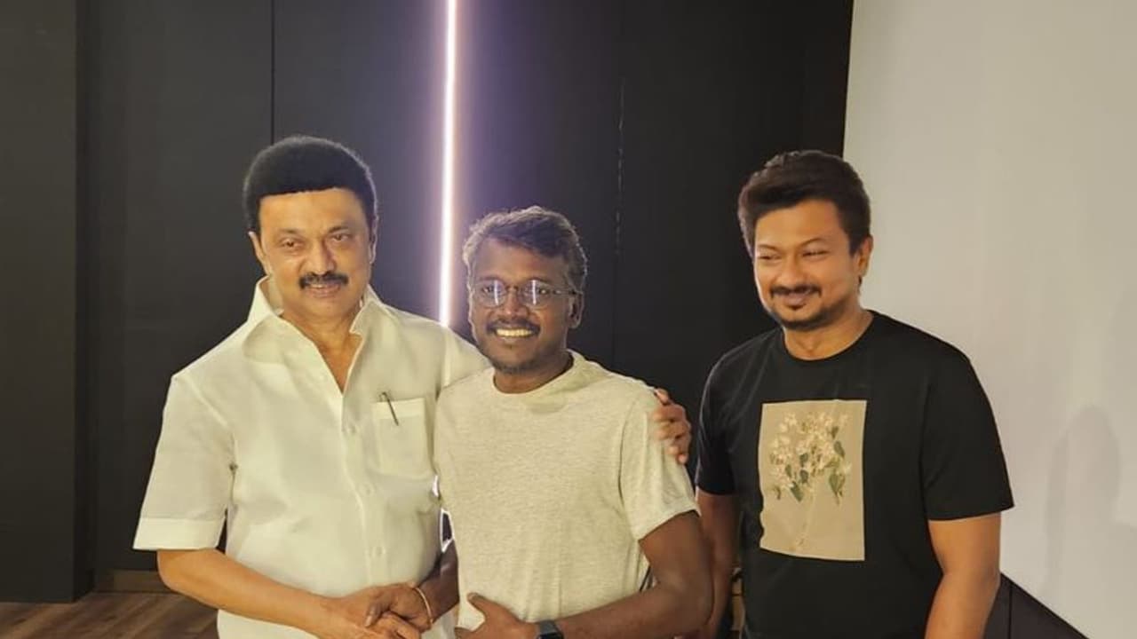 மாமன்னனை பார்த்ததும் முதல்வர் மு.க.ஸ்டாலின் கட்டித்தழுவி கொண்டாடினார் மாரி செல்வராஜ் நெகிழ்ச்சி மாமன்னனை பார்த்ததும் முதல்வர் மு.க.ஸ்டாலின் கட்டித்தழுவி கொண்டாடினார் மாரி செல்வராஜ் நெகிழ்ச்சி