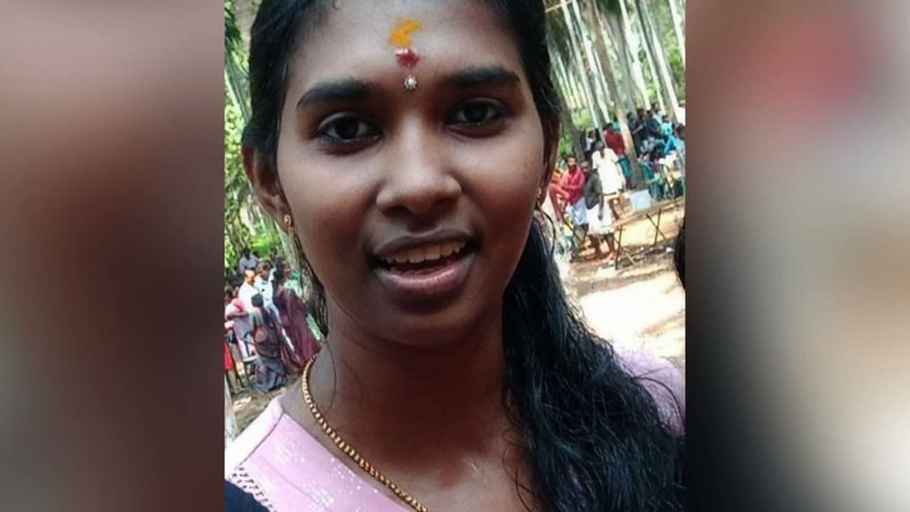 പനിബാധിച്ച് വീണ്ടും മരണം; കാസർകോട് സ്വദേശിയായ 28കാരി മംഗലാപുരത്ത് ചികിത്സയിലിരിക്കെ മരിച്ചു പനിബാധിച്ച് വീണ്ടും മരണം; കാസർകോട് സ്വദേശിയായ 28കാരി മംഗലാപുരത്ത് ചികിത്സയിലിരിക്കെ മരിച്ചു