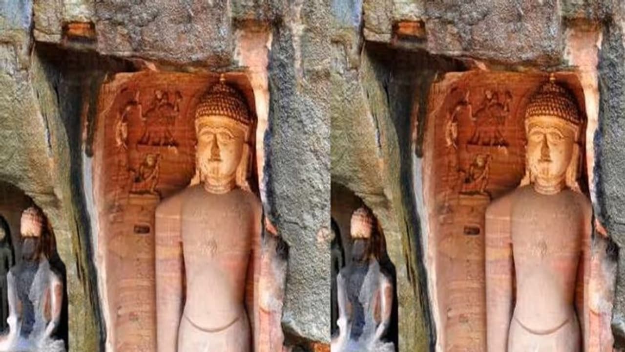మొయినాబాద్లో వెయ్యేళ్లనాటి జైన శిల్పాలు వెలుగులోకి... మొయినాబాద్లో వెయ్యేళ్లనాటి జైన శిల్పాలు వెలుగులోకి...
