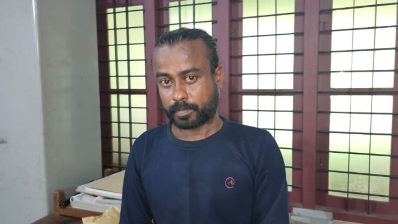 കഷ്ണങ്ങളാക്കിയ ആനക്കൊമ്പുമായി യുവാവ്; രഹസ്യ വിവരം, കെഎസ്ആർടിസി ബസിൽ പരിശോധന, അറസ്റ്റ് കഷ്ണങ്ങളാക്കിയ ആനക്കൊമ്പുമായി യുവാവ്; രഹസ്യ വിവരം, കെഎസ്ആർടിസി ബസിൽ പരിശോധന, അറസ്റ്റ്