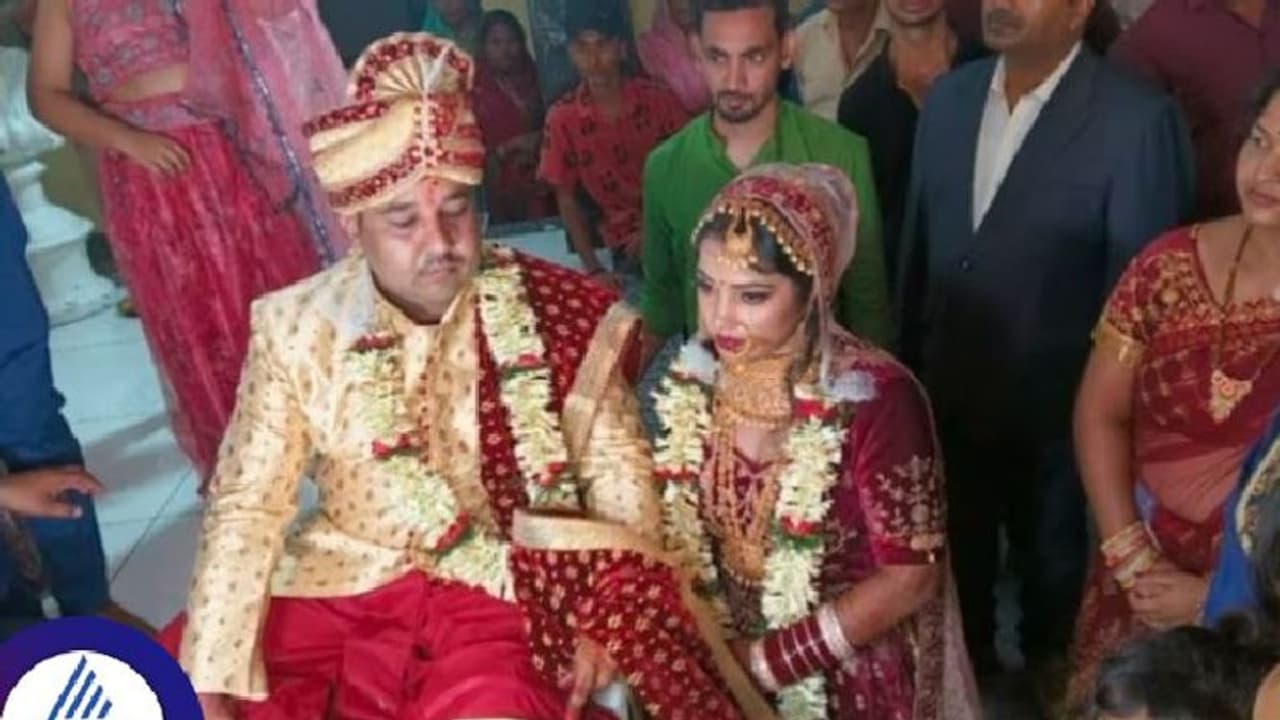 ಮದ್ವೆ ಹಿಂದಿನ ದಿನ ಅಪಘಾತ; ಆಂಬುಲೆನ್ಸ್‌ನಲ್ಲಿ ಬಂದಿಳಿದು, ಸ್ಟ್ರೆಚರ್‌ನಲ್ಲೇ ಕುಳಿತೇ ಸಪ್ತಪದಿ ತುಳಿದ ವರ!