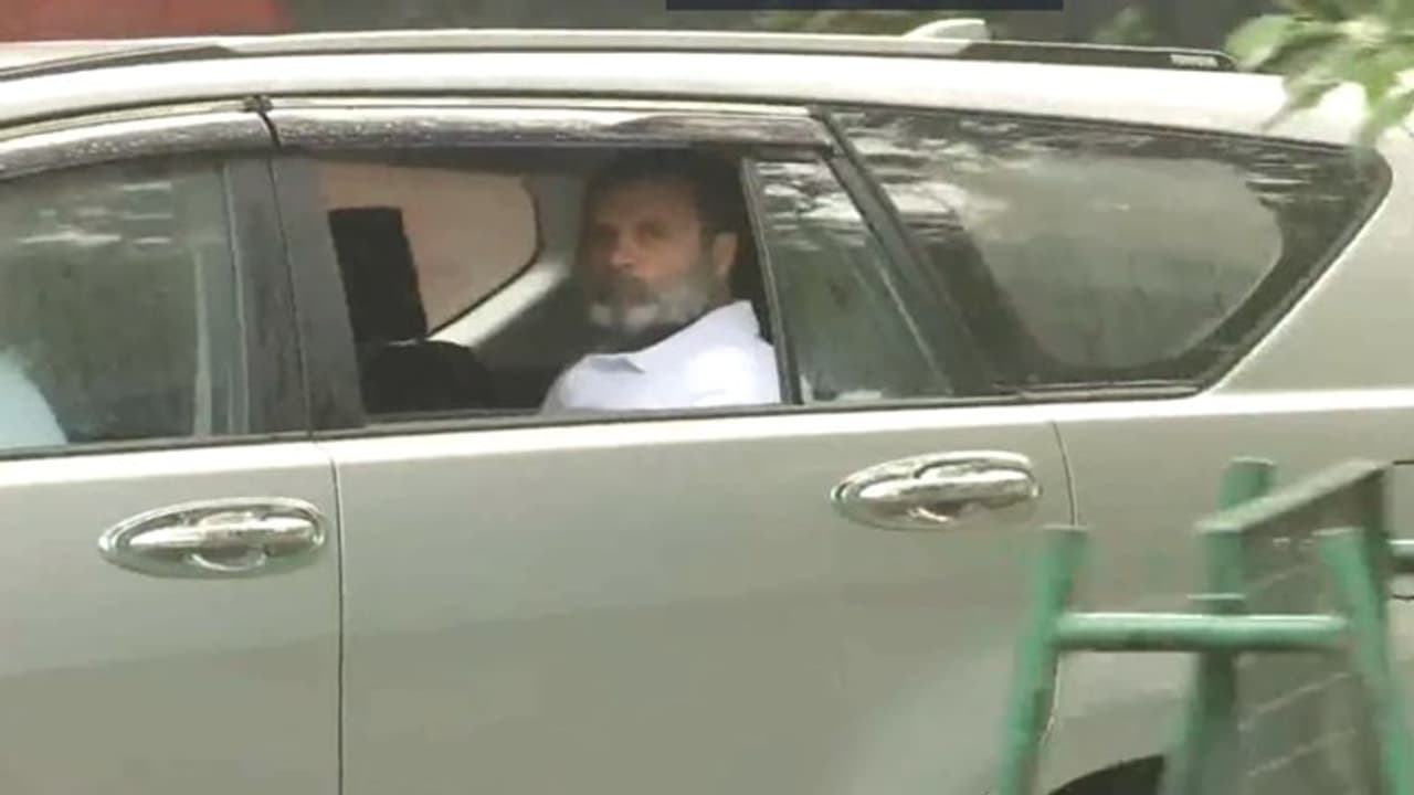 மணிப்பூர் புறப்பட்ட ராகுல் காந்தி: நிவாரண முகாம்களை பார்வையிடுகிறார்! மணிப்பூர் புறப்பட்ட ராகுல் காந்தி: நிவாரண முகாம்களை பார்வையிடுகிறார்!