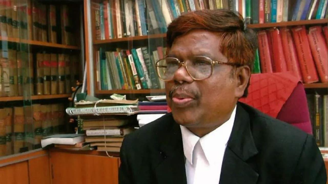 கலைஞர் கைது செய்யப்பட்ட போது நாயை விட மோசமாக நடத்தப்பட்டார் நீதிபதி பரபரப்பு பேச்சு கலைஞர் கைது செய்யப்பட்ட போது நாயை விட மோசமாக நடத்தப்பட்டார் நீதிபதி பரபரப்பு பேச்சு