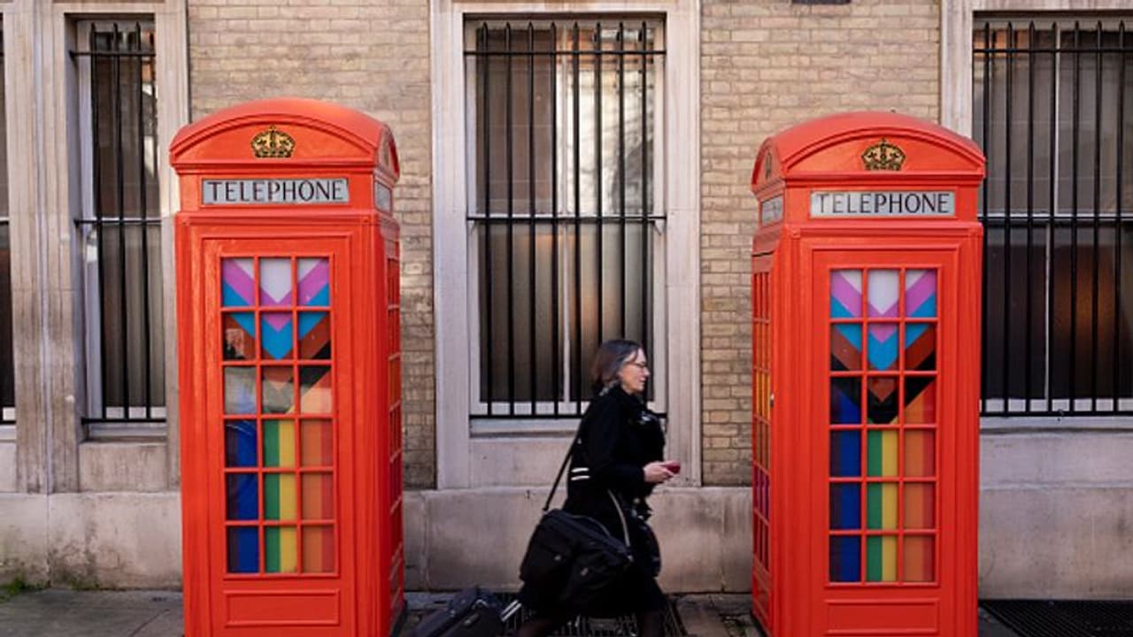 ഫോൺ ബൂത്തിൽ ഉപേക്ഷിക്കപ്പെട്ട നവജാതശിശു 57 വർഷങ്ങൾക്ക് ശേഷം അമ്മയെ തിരിച്ചറിഞ്ഞു ഫോൺ ബൂത്തിൽ ഉപേക്ഷിക്കപ്പെട്ട നവജാതശിശു 57 വർഷങ്ങൾക്ക് ശേഷം അമ്മയെ തിരിച്ചറിഞ്ഞു