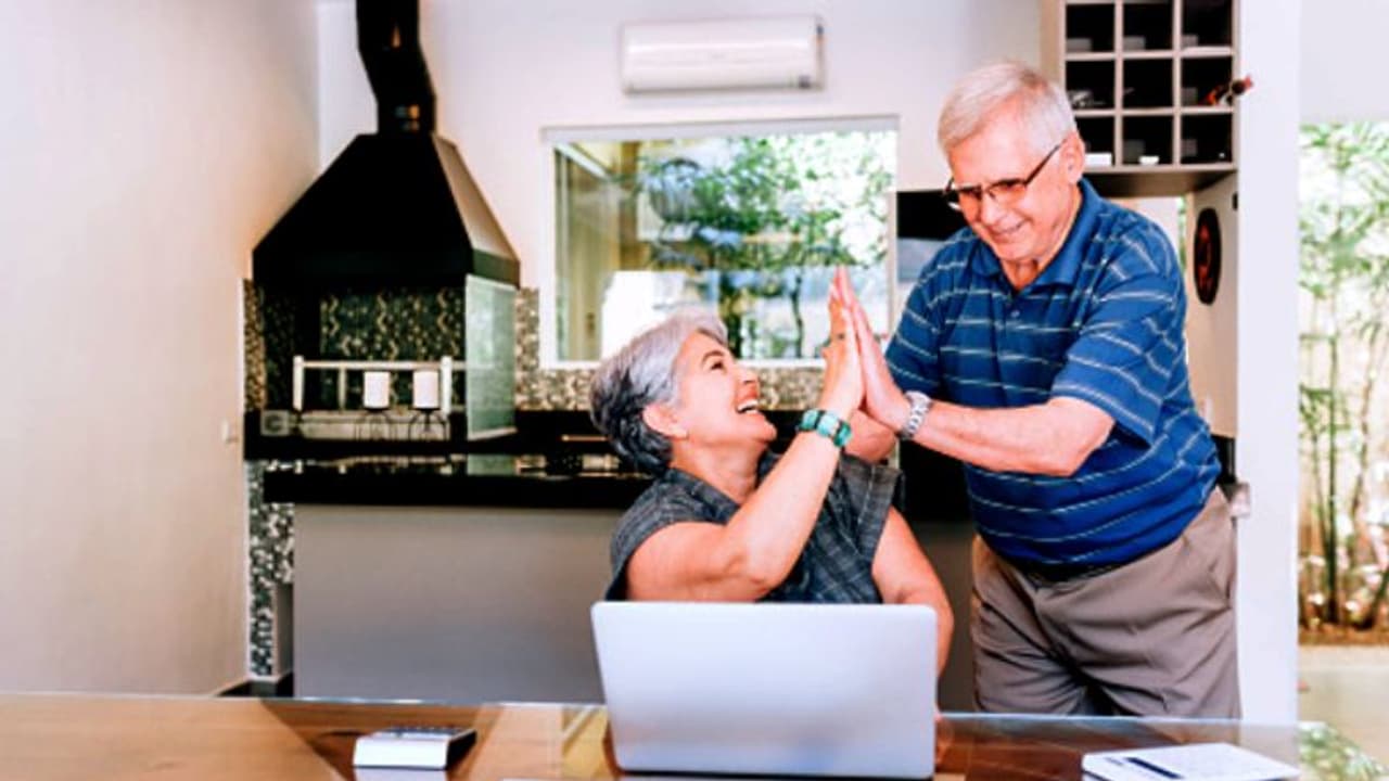 മുതിർന്ന പൗരന്മാർക്ക് സന്തോഷിക്കാം; ഉയർന്ന പലിശനിരക്കുള്ള സ്പെഷ്യൽ സ്കീം കാലാവധി നീട്ടി ഈ ബാങ്ക്