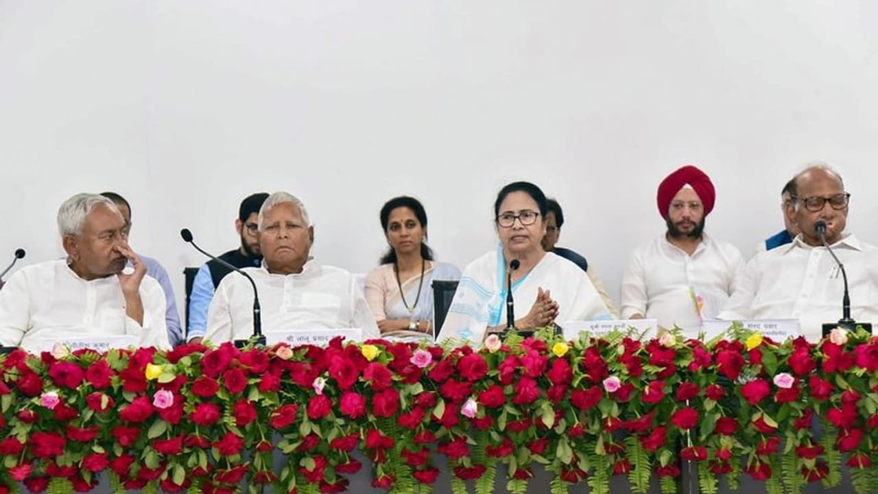 இப்ப நிலைமை சரியில்ல... பெங்களூரு எதிர்க்கட்சிகளின் கூட்டம் ஒத்திவைப்பு; காரணம் என்ன?