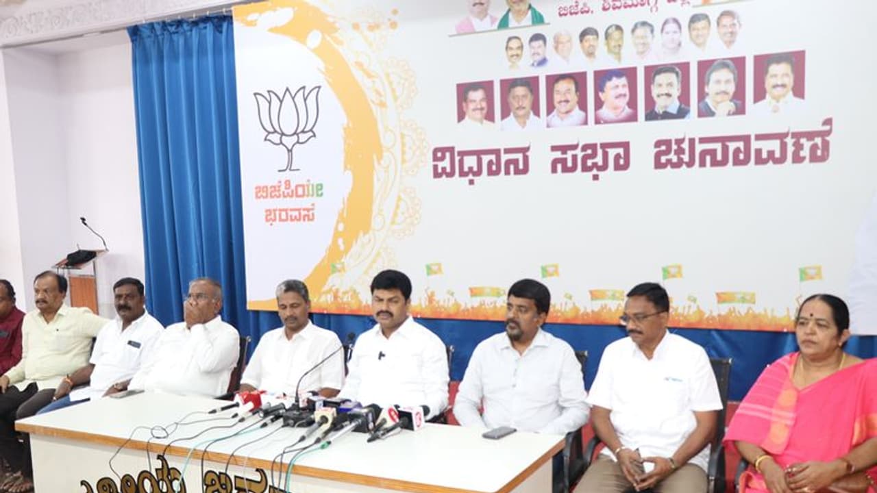 15 ಲಕ್ಷ ಅಕೌಂಟ್ಗೆ ಹಾಕುತ್ತೇವೆ ಎಂದು ಮೋದಿ ಹೇಳಿಲ್ಲ: ಸಂಸದ ರಾಘವೇಂದ್ರ 15 ಲಕ್ಷ ಅಕೌಂಟ್ಗೆ ಹಾಕುತ್ತೇವೆ ಎಂದು ಮೋದಿ ಹೇಳಿಲ್ಲ: ಸಂಸದ ರಾಘವೇಂದ್ರ