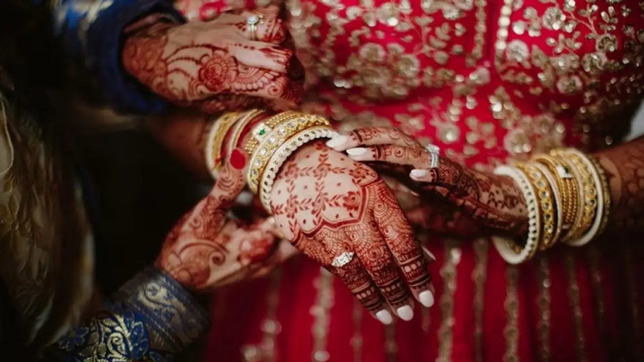 ಗಂಡನೂ ಬೇಡ, ಈ ಮದ್ವೆನೂ ಬೇಡ; ವಜ್ರದ ನೆಕ್ಲೇಸ್ ಕದ್ದು ಪ್ರೇಮಿಯೊಂದಿಗೆ ನವವಧು ಪರಾರಿ!