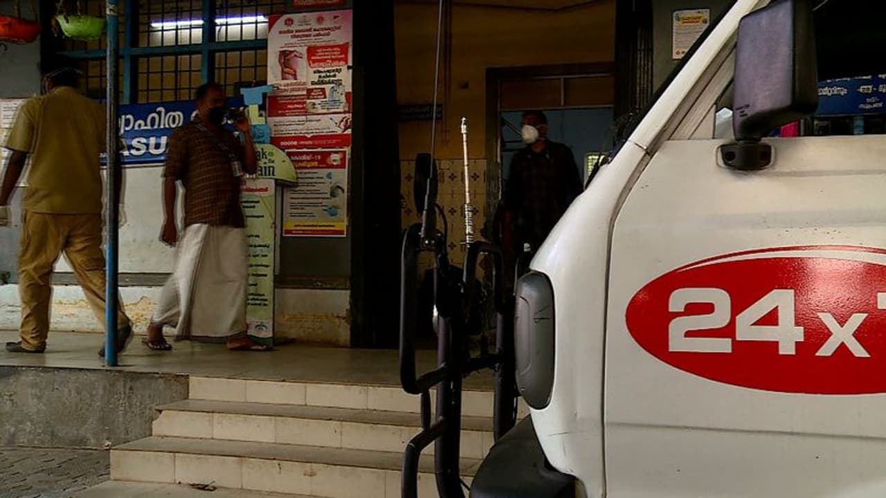 ജനറൽ ആശുപത്രിയിൽ പനി ബാധിതർ നിറയുന്നു, നോക്കുകുത്തിയായി കോന്നി മെഡിക്കൽ കോളേജ് ജനറൽ ആശുപത്രിയിൽ പനി ബാധിതർ നിറയുന്നു, നോക്കുകുത്തിയായി കോന്നി മെഡിക്കൽ കോളേജ്