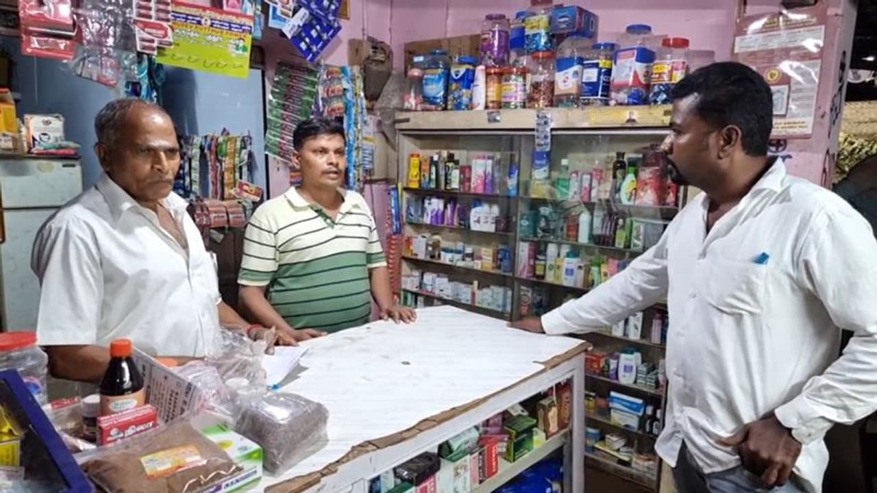 காலாவதியான மாத்திரையை சாப்பிட்ட மாணவி மயக்கம்; தாராபுரத்தில் பரபரப்பு காலாவதியான மாத்திரையை சாப்பிட்ட மாணவி மயக்கம்; தாராபுரத்தில் பரபரப்பு