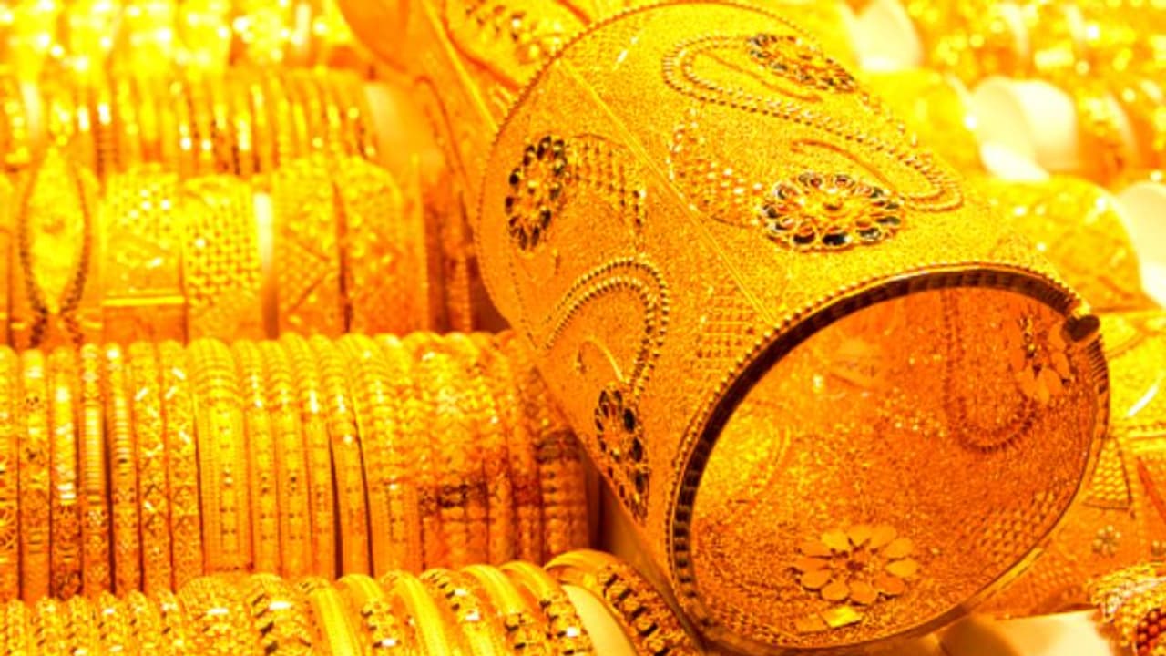 Gold Rate Today: വീഴ്ചയിൽ നിന്നും തലപൊക്കി സ്വർണവില; ഒപ്പം കൂടി വെള്ളിയും Gold Rate Today: വീഴ്ചയിൽ നിന്നും തലപൊക്കി സ്വർണവില; ഒപ്പം കൂടി വെള്ളിയും