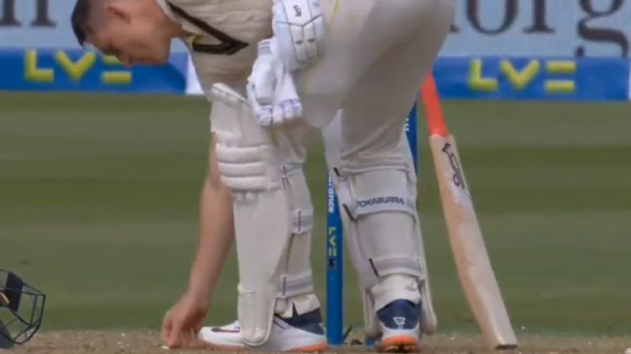 ఛీ! చెండాలం... కింద పడిన బబుల్గమ్ని తిరిగి నోట్లో పెట్టుకున్న మార్నస్ లబుషేన్... ఛీ! చెండాలం... కింద పడిన బబుల్గమ్ని తిరిగి నోట్లో పెట్టుకున్న మార్నస్ లబుషేన్...