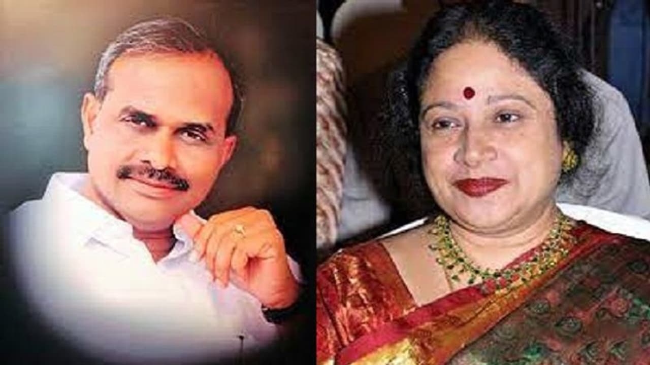 దివంగత వైఎస్సార్ కు అలనాటి హీరోయిన్ జయచిత్రతో అక్రమసంబంధం, బలవంతంగా రెండో పెళ్లి... సంచలనం రేపుతున్న వీడియో... దివంగత వైఎస్సార్ కు అలనాటి హీరోయిన్ జయచిత్రతో అక్రమసంబంధం, బలవంతంగా రెండో పెళ్లి... సంచలనం రేపుతున్న వీడియో...