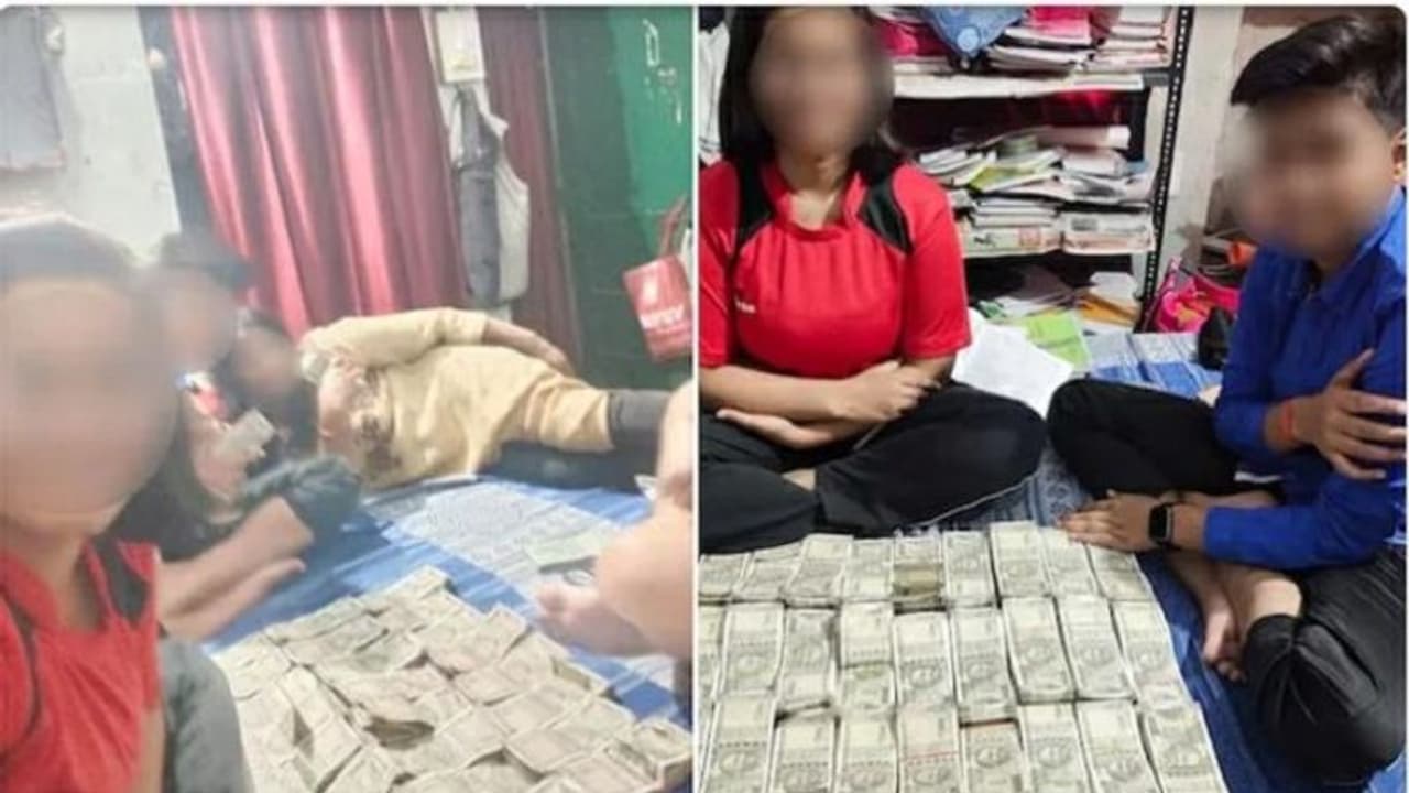 ನೋಟುಗಳ ಬಂಡಲ್‌ ಮುಂದೆ ಪತ್ನಿ ಮಕ್ಕಳ ಸೆಲ್ಫಿ ಖುಷಿ, ಪೊಲೀಸ್‌ ಆಫೀಸರ್‌ಗೆ ವರ್ಗಾವಣೆ ಬಿಸಿ