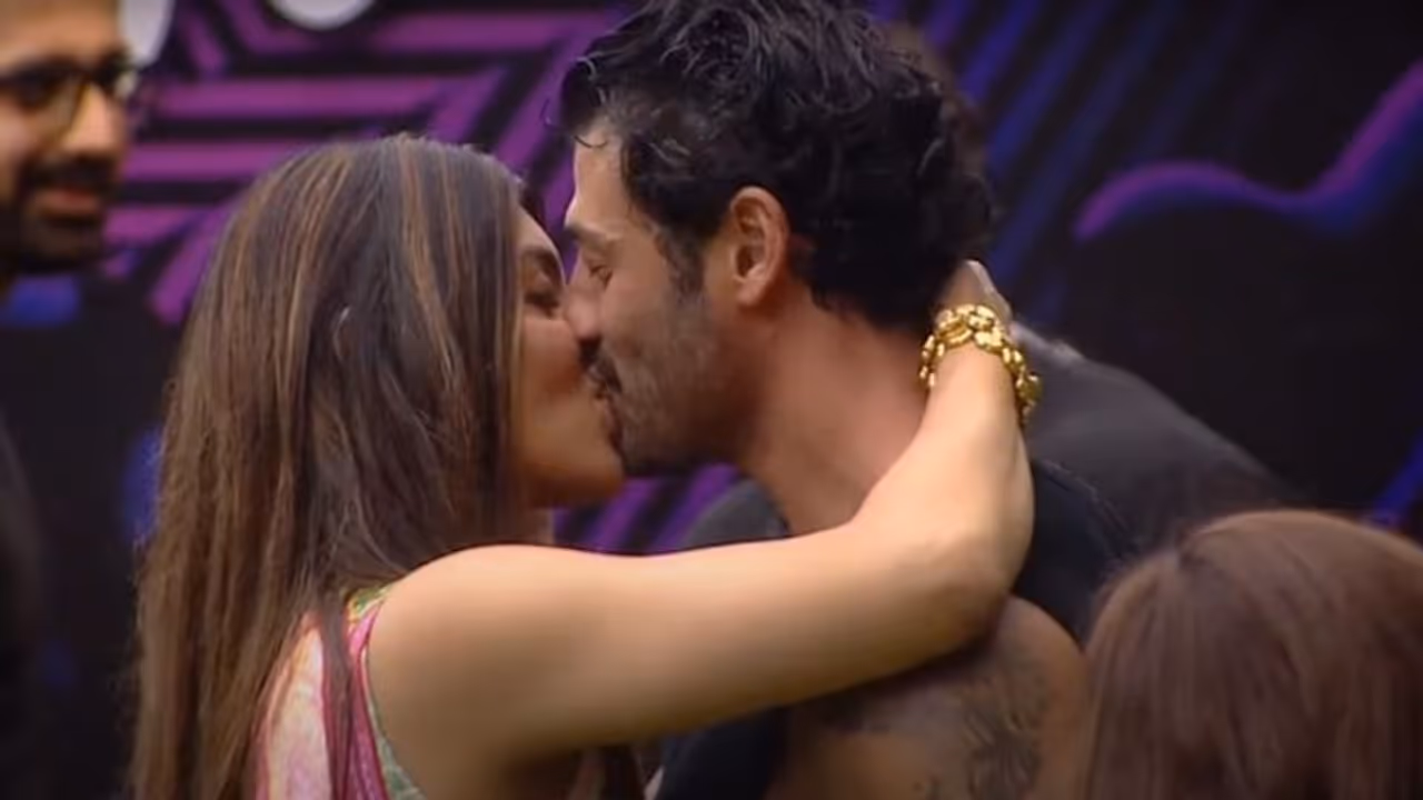 Bigg Boss OTT 2: Akanksha Puri, Jad Hadid's STEAMY lip lock during task leaves netizens puzzled (WATCH)