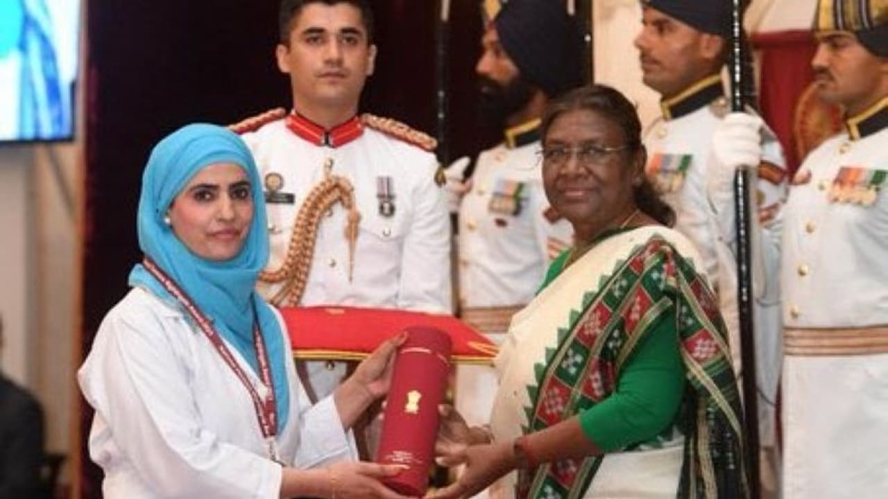 'జమ్మూకాశ్మీర్ ఆణిముత్యం.. నేషనల్ ఫ్లోరెన్స్ నైటింగేల్ అవార్డు గ్రహీత ఫిర్దౌసా జాన్' 'జమ్మూకాశ్మీర్ ఆణిముత్యం.. నేషనల్ ఫ్లోరెన్స్ నైటింగేల్ అవార్డు గ్రహీత ఫిర్దౌసా జాన్'