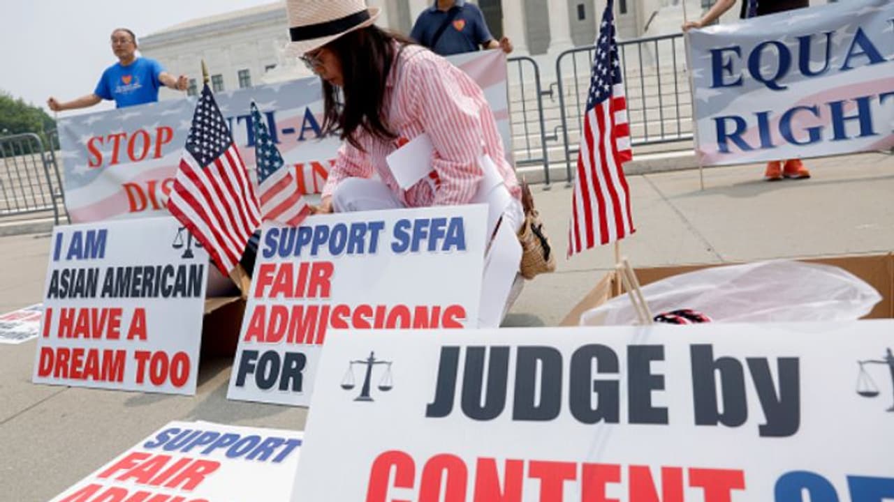 സര്വ്വകലാശാല പ്രവേശനത്തിന് നല്കുന്ന വംശീയ പരിഗണന നിര്ത്തലാക്കി യുഎസ് സുപ്രീം കോടതി സര്വ്വകലാശാല പ്രവേശനത്തിന് നല്കുന്ന വംശീയ പരിഗണന നിര്ത്തലാക്കി യുഎസ് സുപ്രീം കോടതി