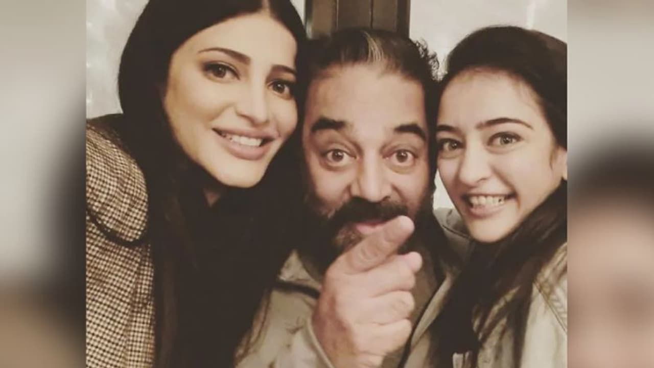 மகள் ஸ்ருதிஹாசனுக்காக குழந்தையாகவே மாறி கமல்ஹாசன் செய்த விஷயம்... இணையத்தை கலக்கும் கியூட் வீடியோ இதோ மகள் ஸ்ருதிஹாசனுக்காக குழந்தையாகவே மாறி கமல்ஹாசன் செய்த விஷயம்... இணையத்தை கலக்கும் கியூட் வீடியோ இதோ