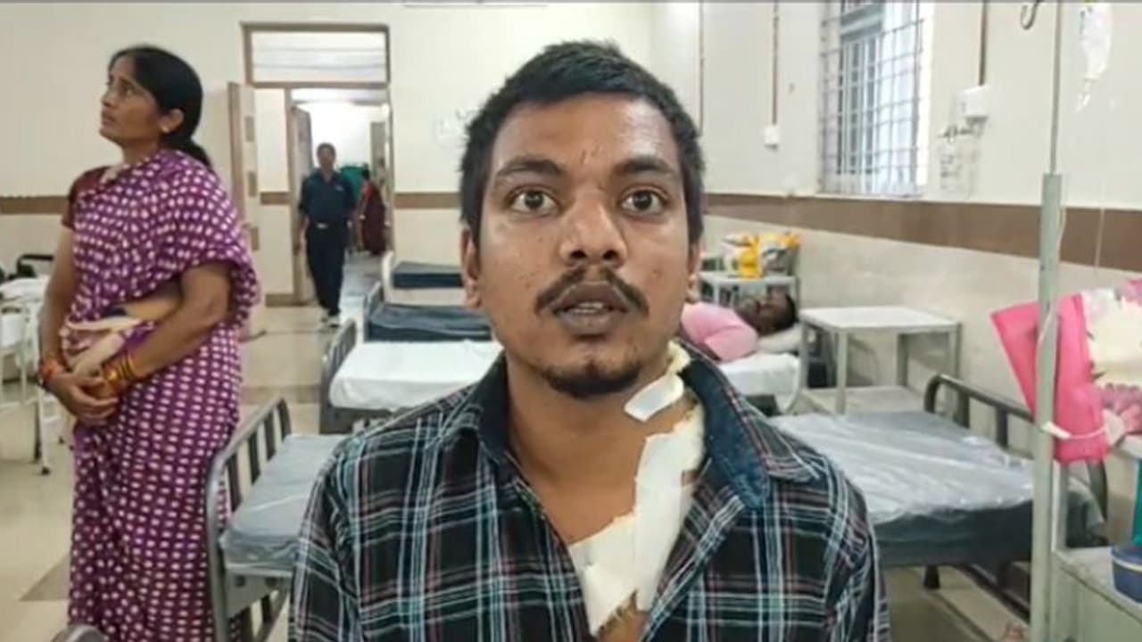 అమ్మాయి కోసం స్నేహితుల గొడవ... తాగినమైకంలో హత్యాయత్నం, యాక్సిడెంట్ (వీడియో) అమ్మాయి కోసం స్నేహితుల గొడవ... తాగినమైకంలో హత్యాయత్నం, యాక్సిడెంట్ (వీడియో)