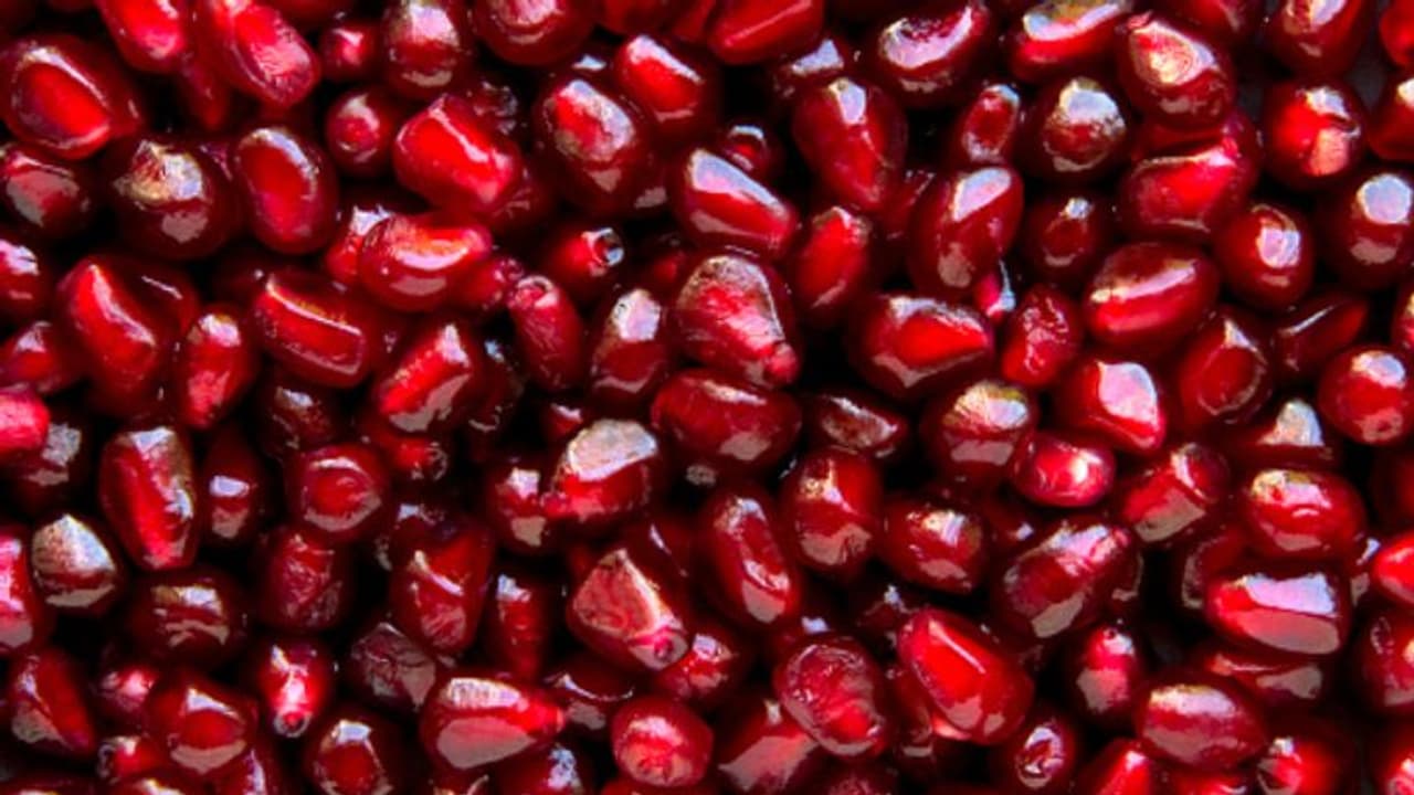 ദിവസവും കഴിക്കാം മാതളം; അറിയാം ഈ ഗുണങ്ങള്... ദിവസവും കഴിക്കാം മാതളം; അറിയാം ഈ ഗുണങ്ങള്...