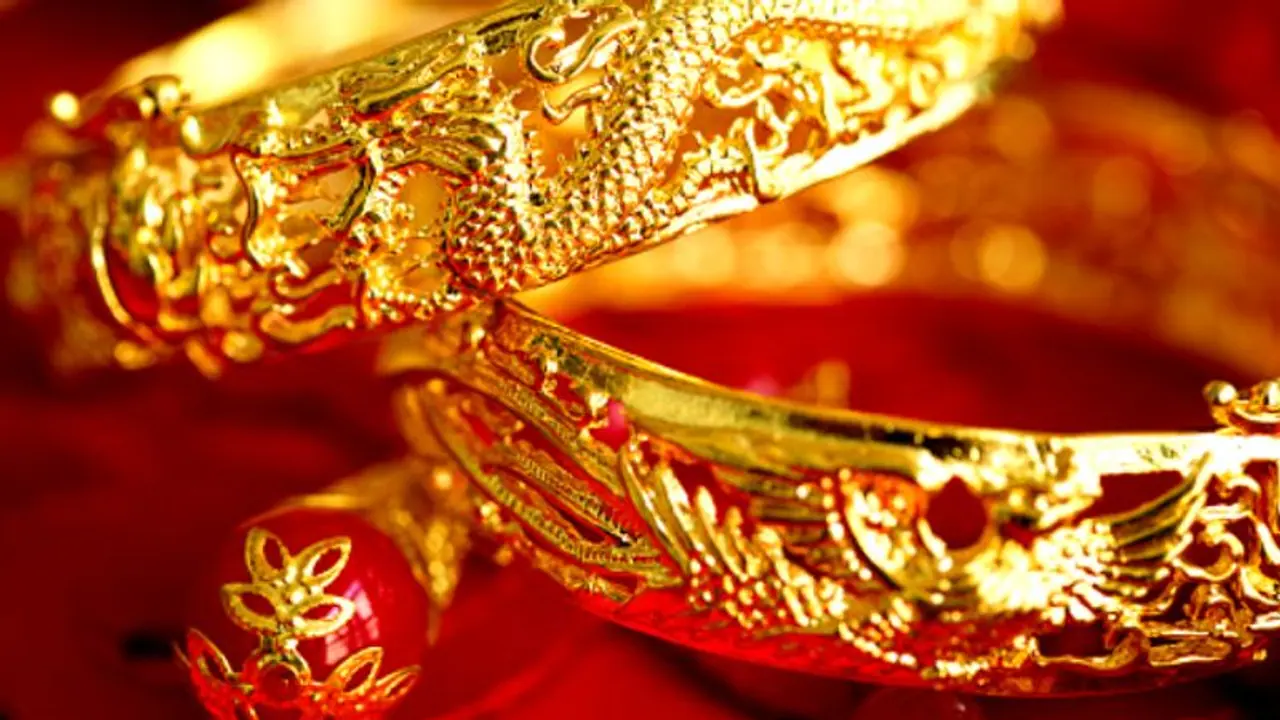 పసిడి ధరలకు మళ్ళీ రెక్కలు.. ఒక్కసారిగా ఎగిసిన బంగారం, వెండి.. నేడు తులం ధర ఎంతంటే..? పసిడి ధరలకు మళ్ళీ రెక్కలు.. ఒక్కసారిగా ఎగిసిన బంగారం, వెండి.. నేడు తులం ధర ఎంతంటే..?