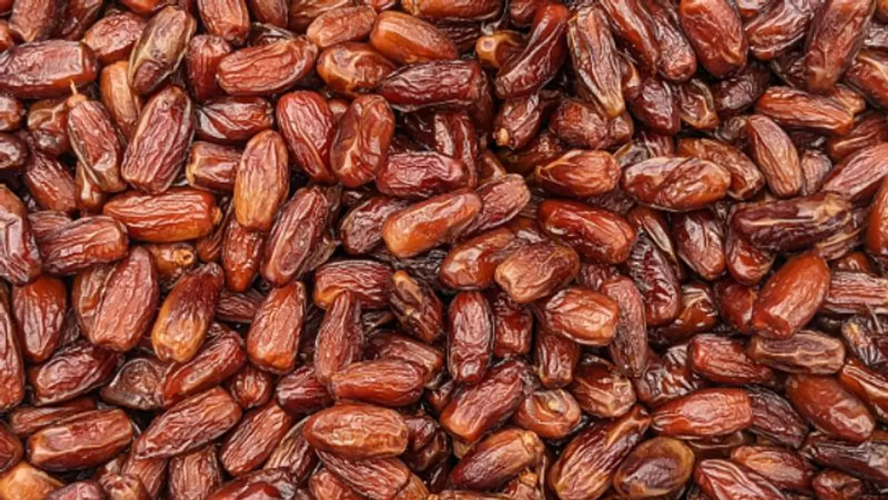 ദിവസവും കഴിക്കാം ഈന്തപ്പഴം; അറിയാം ഈ ഗുണങ്ങള്... ദിവസവും കഴിക്കാം ഈന്തപ്പഴം; അറിയാം ഈ ഗുണങ്ങള്...