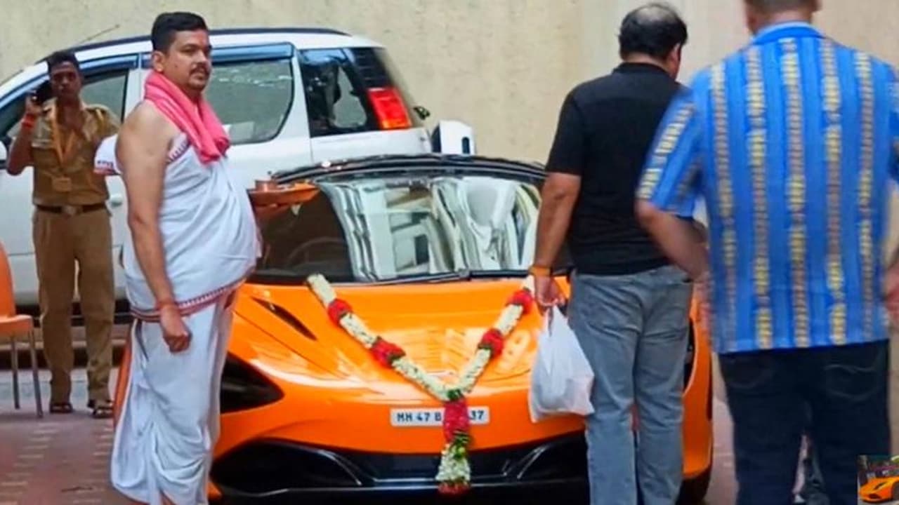 അഞ്ച് കോടിയുടെ കാറിനെ പൂജിക്കാൻ കോടീശ്വരന്‍റെ യാത്ര, സെല്‍ഫിയെടുത്ത് ജനം!