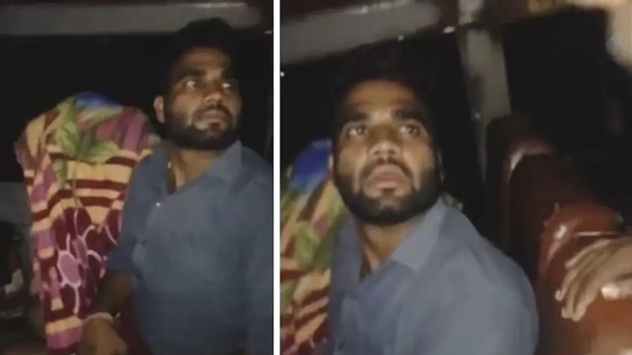 ಚಲಿಸುತ್ತಿದ್ದ ಬಸ್ನಲ್ಲಿ ಮಹಿಳೆ ಜೊತೆ ಸೆಕ್ಸ್, ಕೆಲಸ ಕಳೆದುಕೊಂಡ ಕಂಡೆಕ್ಟರ್! ಚಲಿಸುತ್ತಿದ್ದ ಬಸ್ನಲ್ಲಿ ಮಹಿಳೆ ಜೊತೆ ಸೆಕ್ಸ್, ಕೆಲಸ ಕಳೆದುಕೊಂಡ ಕಂಡೆಕ್ಟರ್!