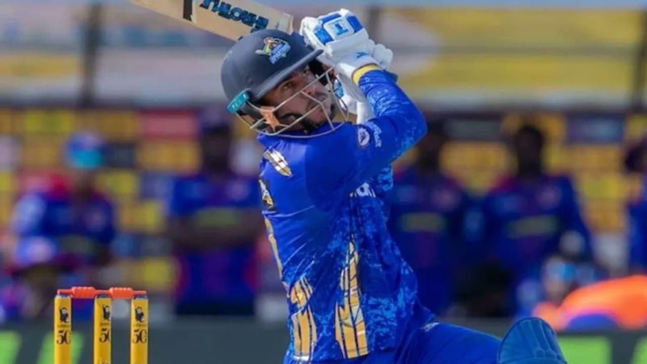 சன்னி சந்து அதிரடி: சேலம் ஸ்பார்டன்ஸ் 155 ரன்கள் குவிப்பு! சன்னி சந்து அதிரடி: சேலம் ஸ்பார்டன்ஸ் 155 ரன்கள் குவிப்பு!