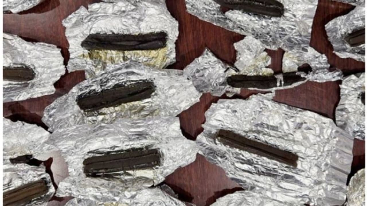 ഷാംപൂ ബോട്ടിലുകളില് അതിവിദഗ്ധമായി ഒളിപ്പിച്ച മയക്കുമരുന്നുമായി വിദേശി എയര്പോര്ട്ടില് പിടിയില് ഷാംപൂ ബോട്ടിലുകളില് അതിവിദഗ്ധമായി ഒളിപ്പിച്ച മയക്കുമരുന്നുമായി വിദേശി എയര്പോര്ട്ടില് പിടിയില്