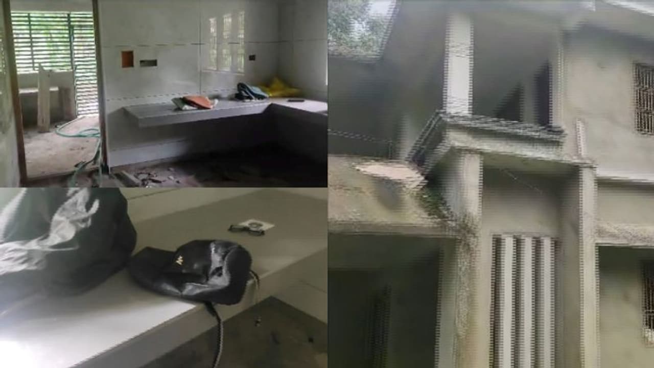 ജോലിക്കിടെ മധ്യവയ്സകൻ വന്ന് സംസാരിച്ച് തിരിച്ചുപോയി; പിന്നെ നോക്കിയപ്പോൾ നാല് പേഴ്സിലും ആധാർ പോലുമില്ല ബാക്കി! ജോലിക്കിടെ മധ്യവയ്സകൻ വന്ന് സംസാരിച്ച് തിരിച്ചുപോയി; പിന്നെ നോക്കിയപ്പോൾ നാല് പേഴ്സിലും ആധാർ പോലുമില്ല ബാക്കി!