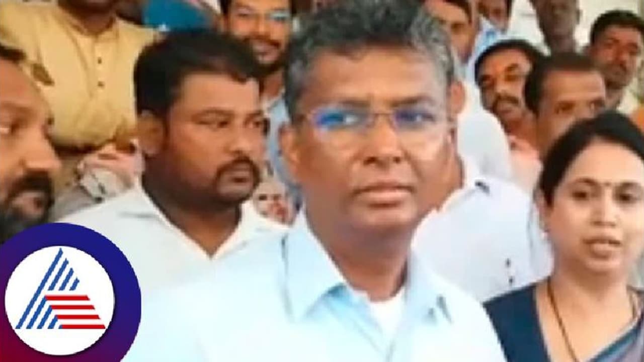 ಭಾರೀ ಸಂಚಲನ ಮೂಡಿಸಿದ ಸತೀಶ ಜಾರಕಿಹೊಳಿ ನಡೆ ; 20ಕ್ಕೂ ಅಧಿಕ ಶಾಸಕರನ್ನು ಒಟ್ಟುಗೂಡಿಸಿ ಹೊರಟಿದ್ದು ಎಲ್ಲಿಗೆ? 